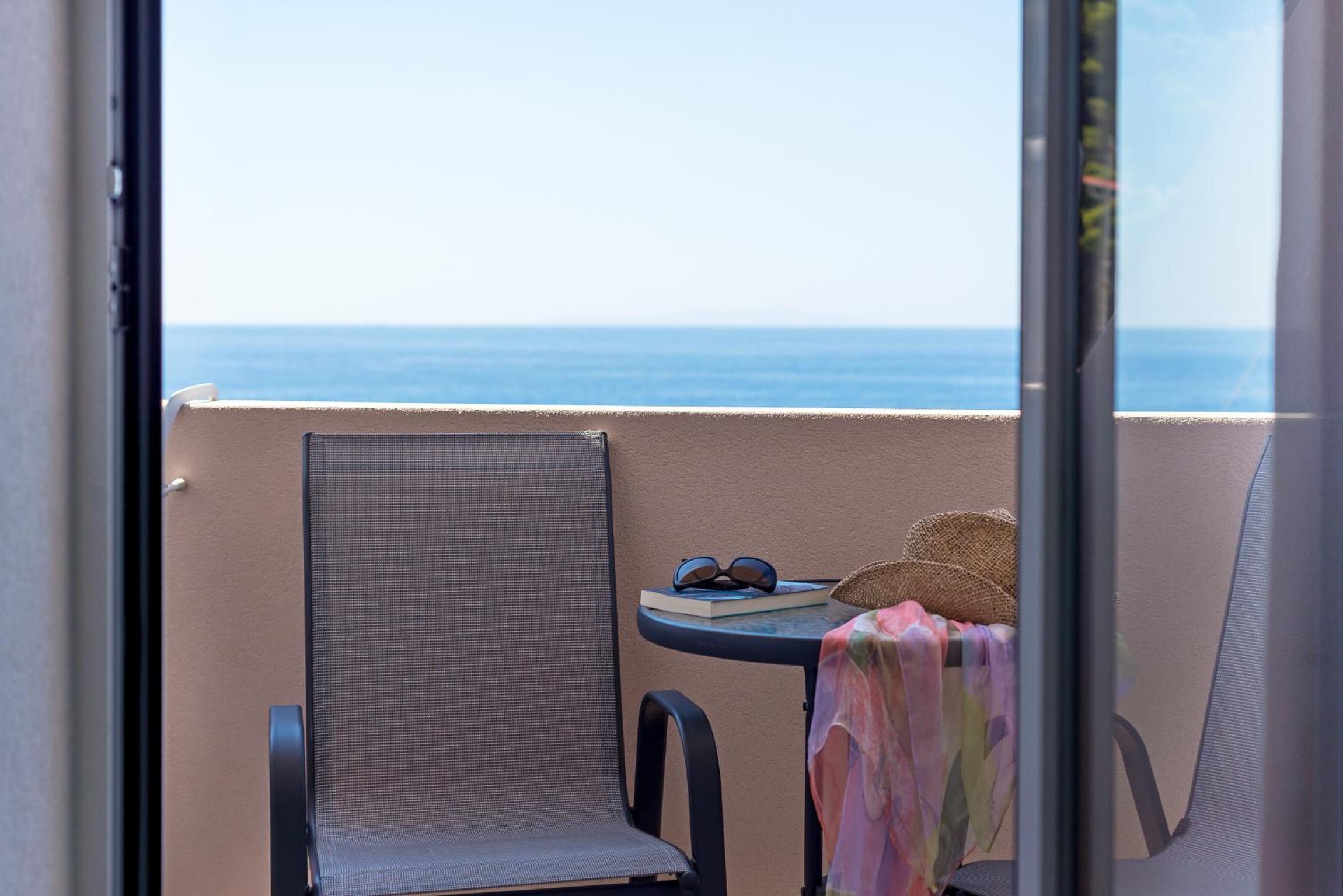 Deluxe Double Room with Balcony and Sea View - Photo 2
