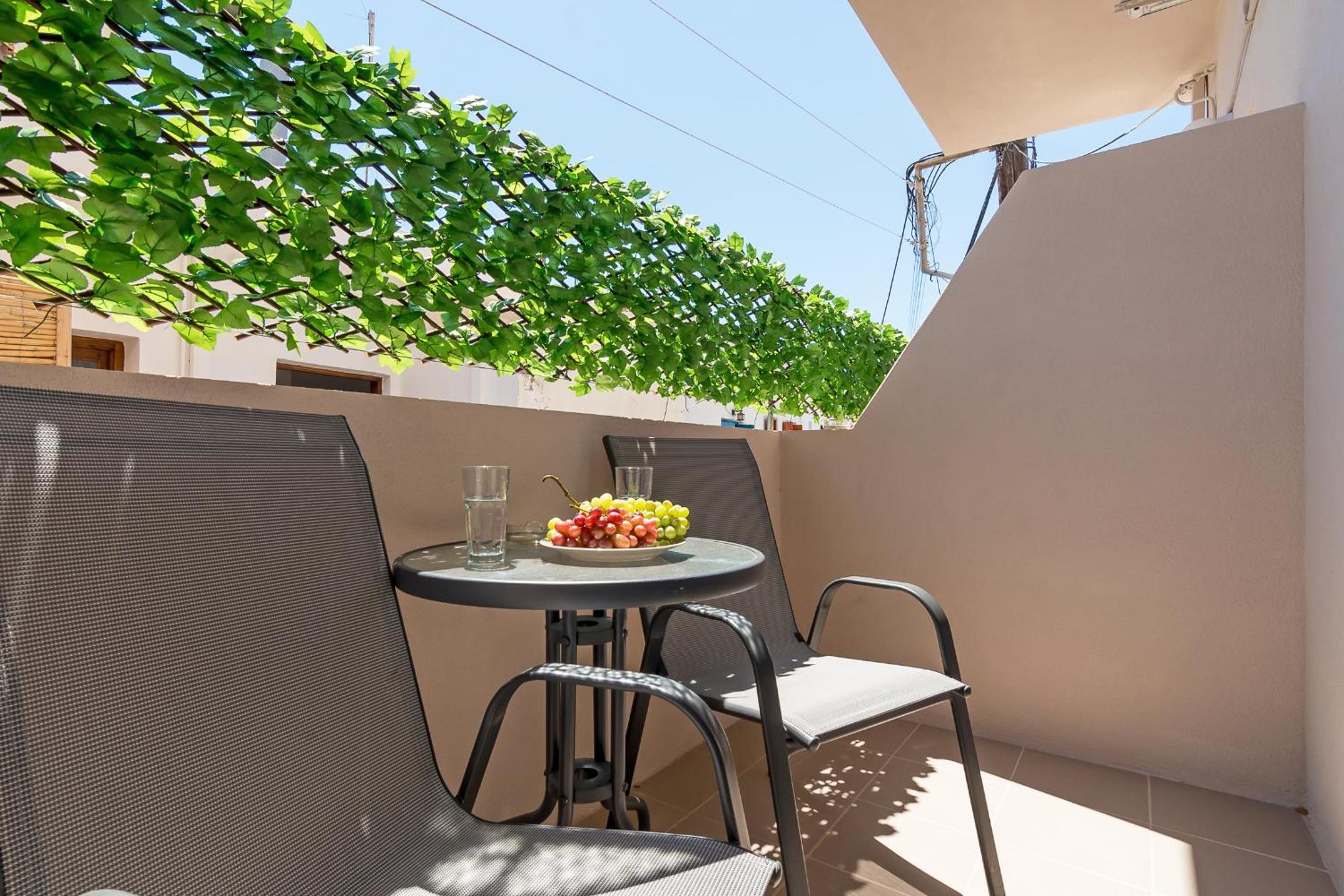 Deluxe Double Room with Balcony - Photo 13