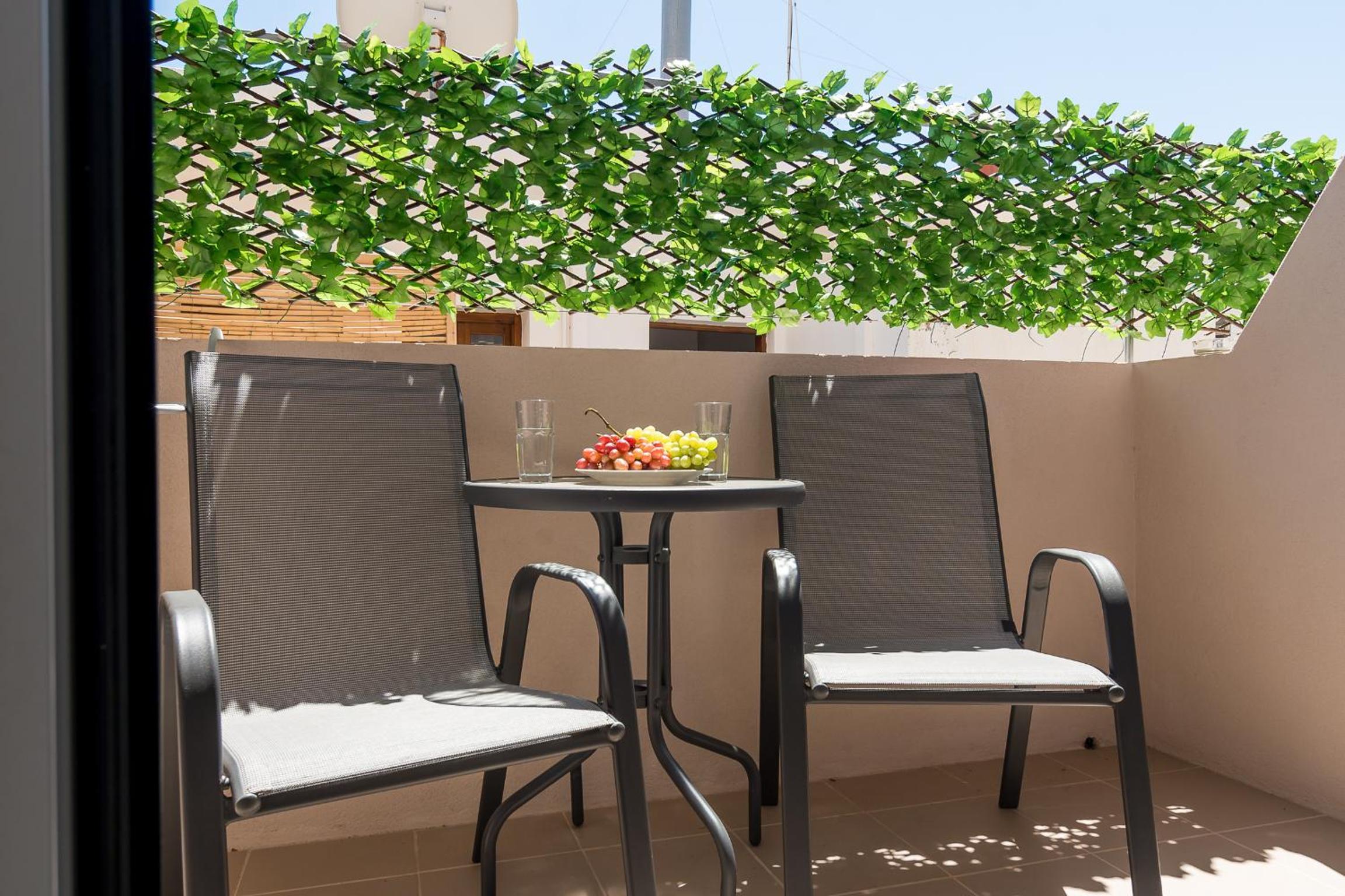 Deluxe Double Room with Balcony - Photo 4