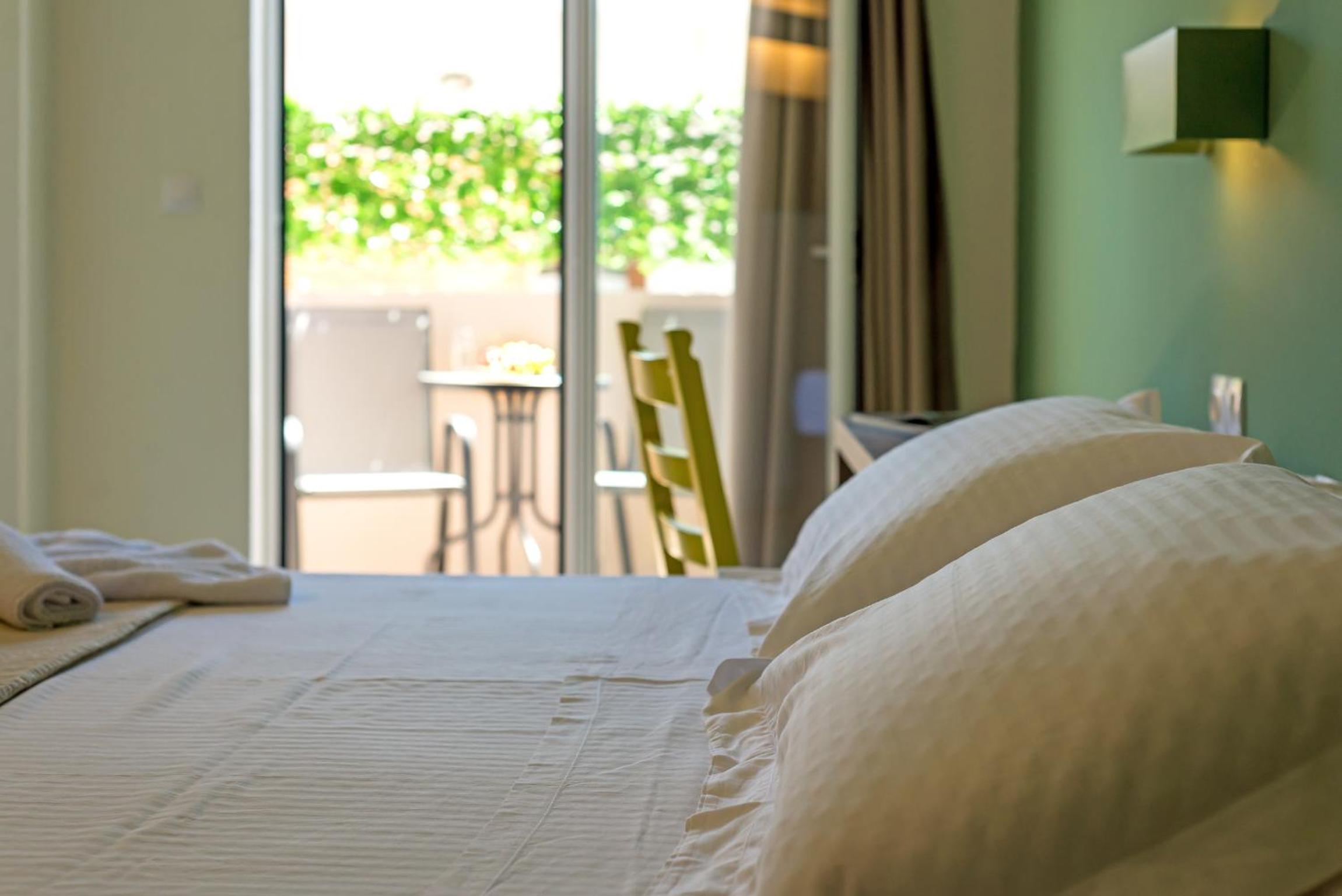 Deluxe Double Room with Balcony - Photo 1