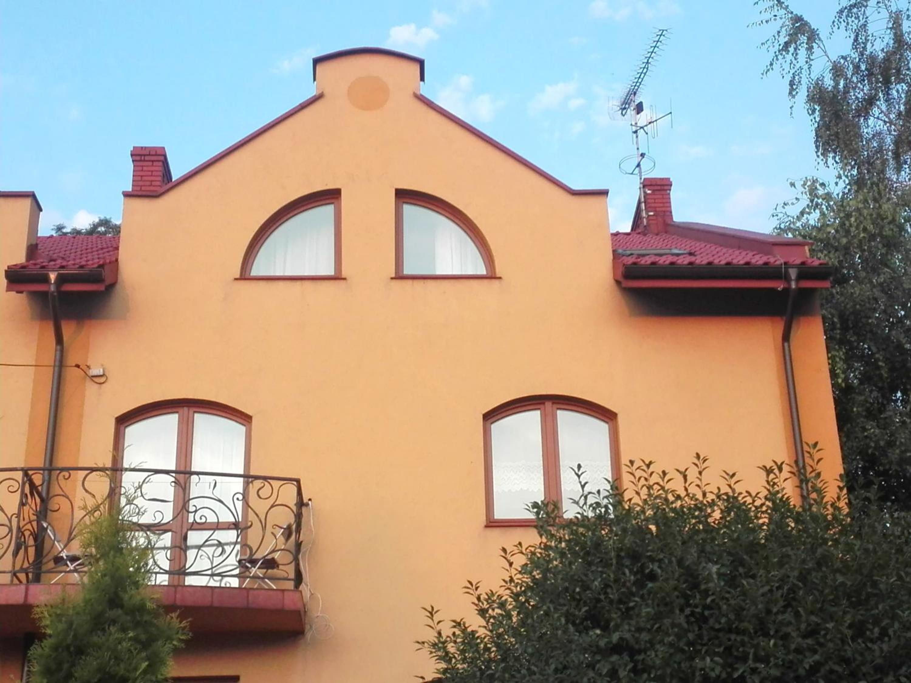 Apartment with Balcony - Photo 6