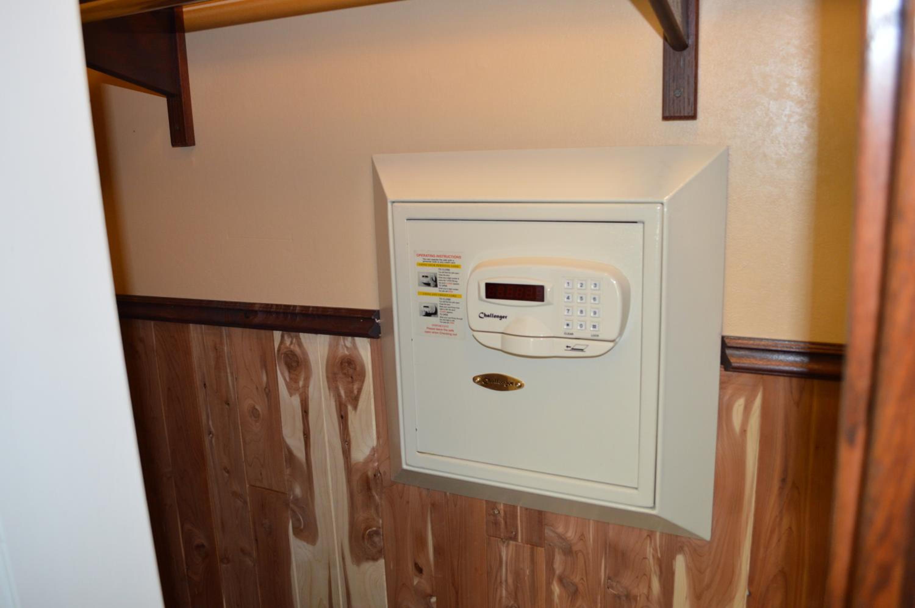 Deluxe King Room - Photo 3