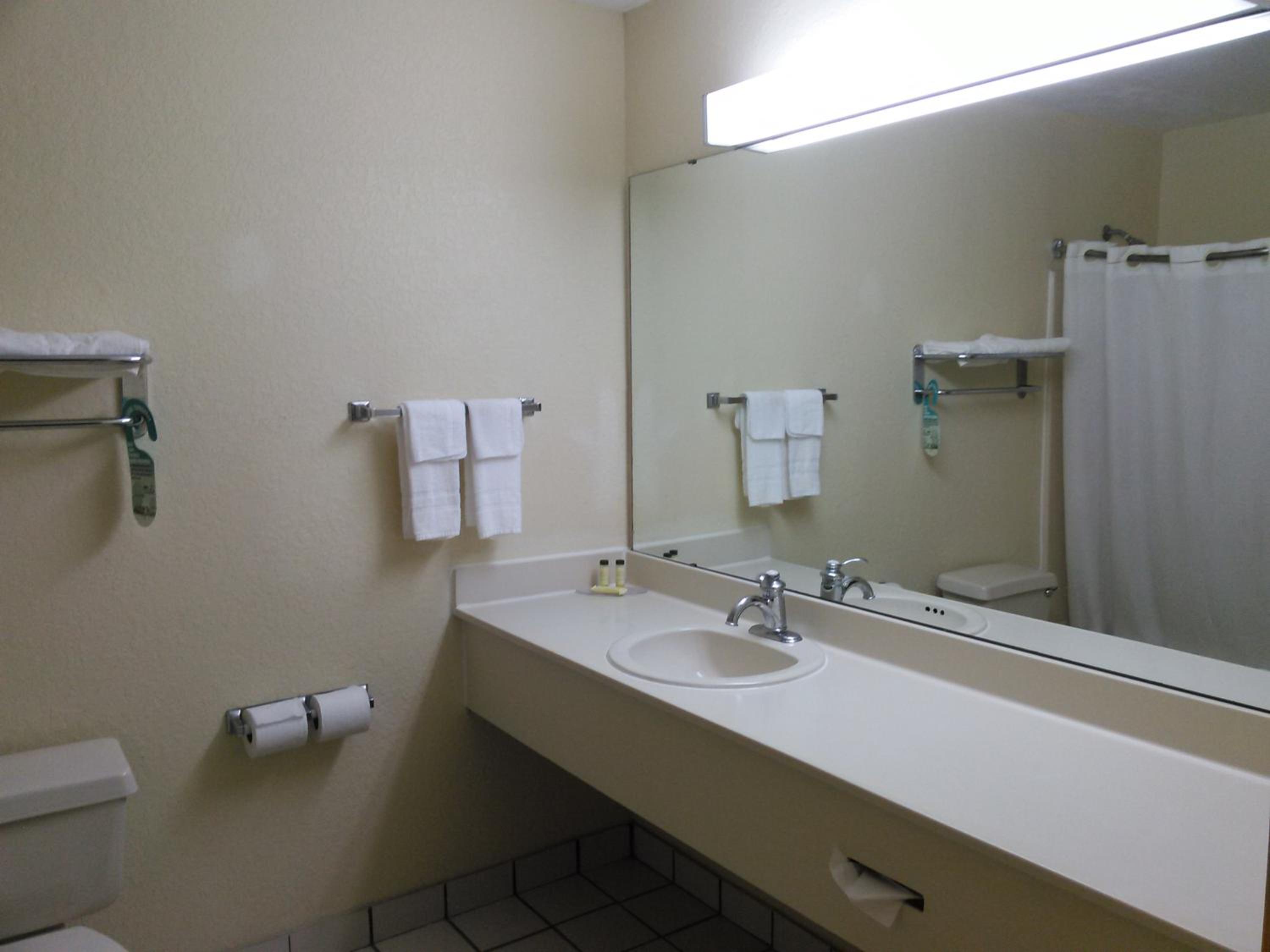King Room - Non-Smoking - Photo 5