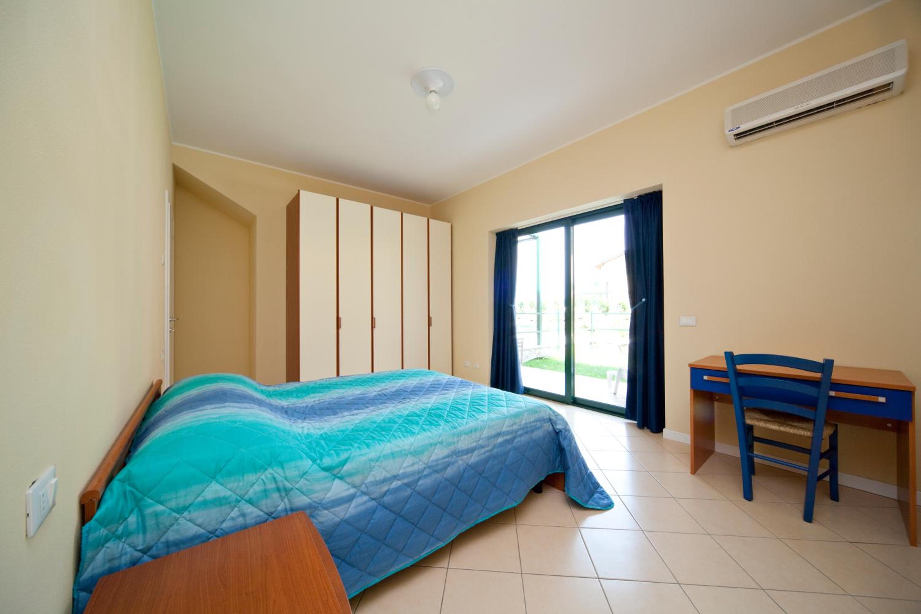 One-Bedroom Apartment (5 Adults) photo 1