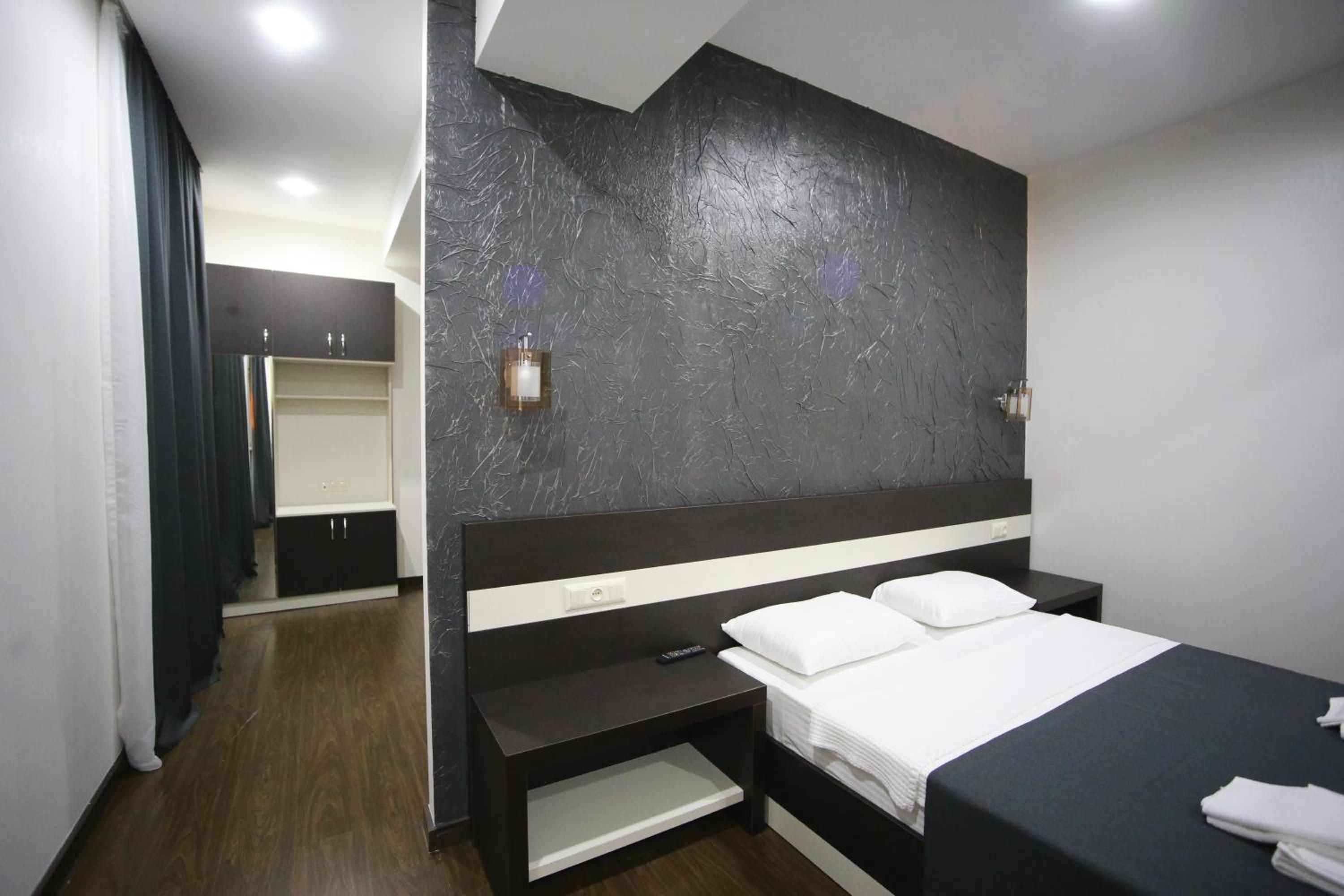 One-Bedroom Suite photo 1