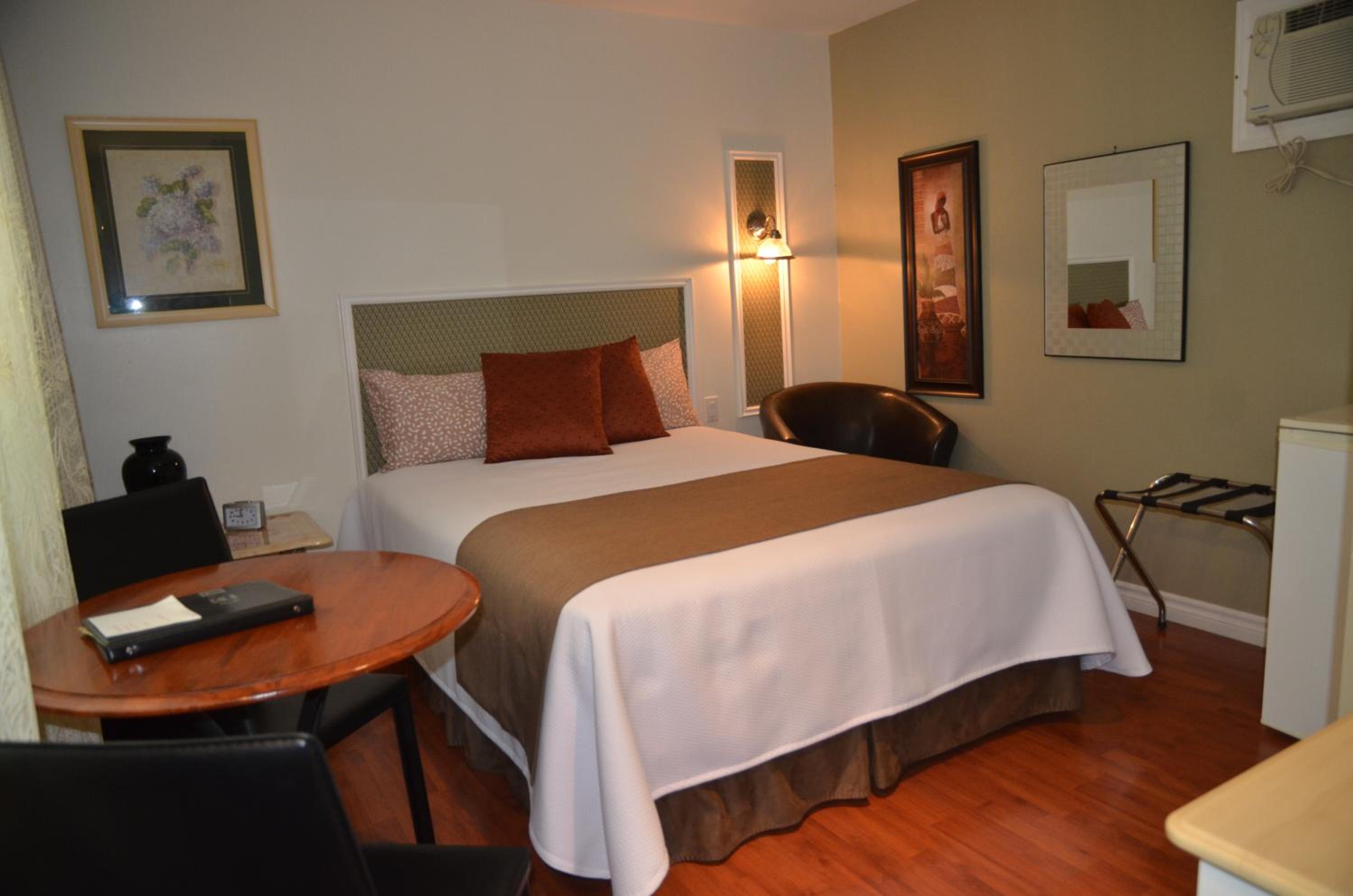 Queen Room photo 3