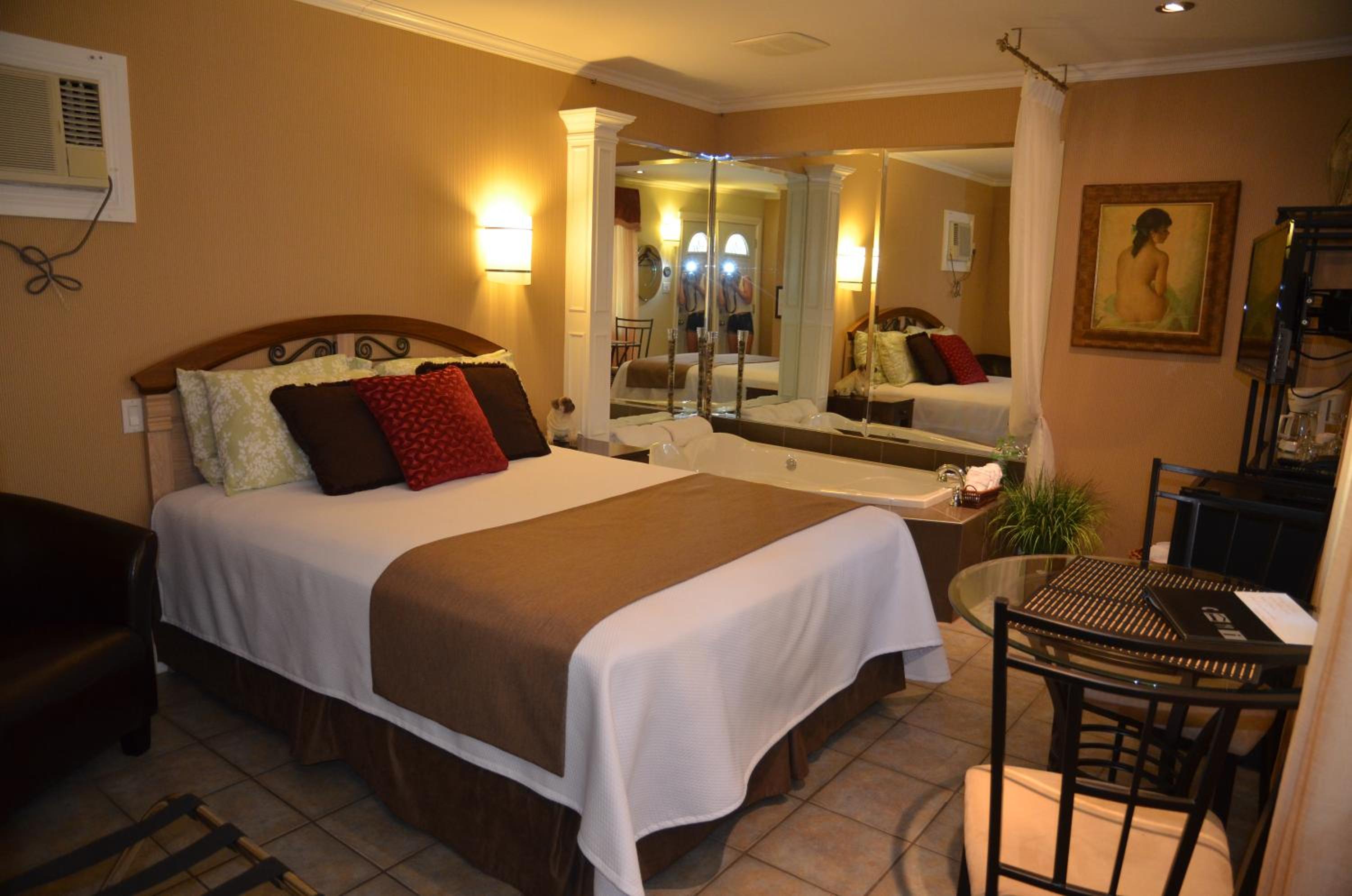 Deluxe Queen Room photo 3