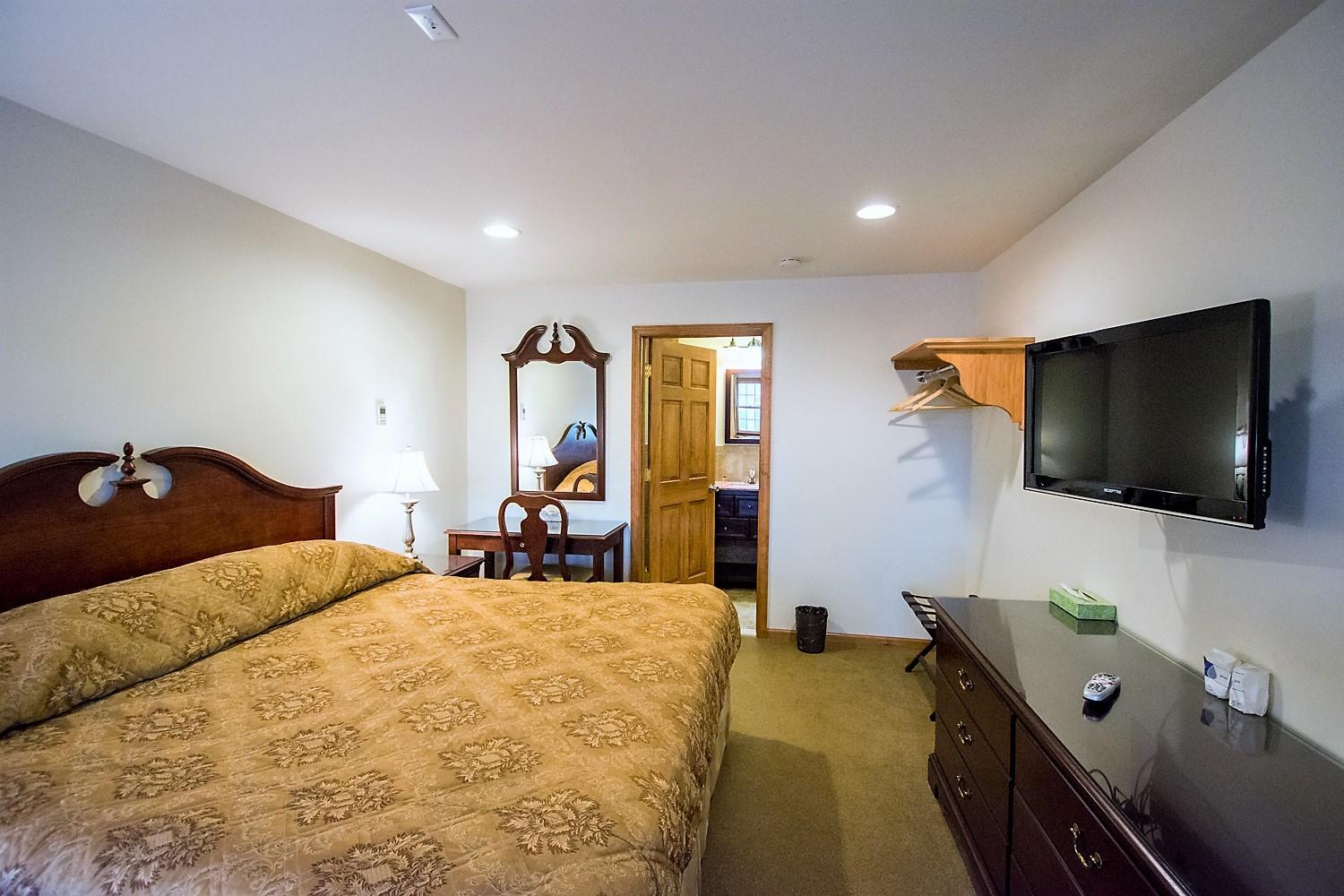 Small Deluxe King Room  photo 1