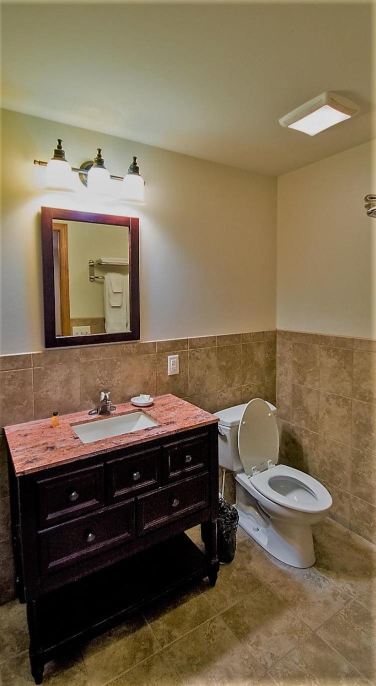 Small Deluxe King Room  photo 2