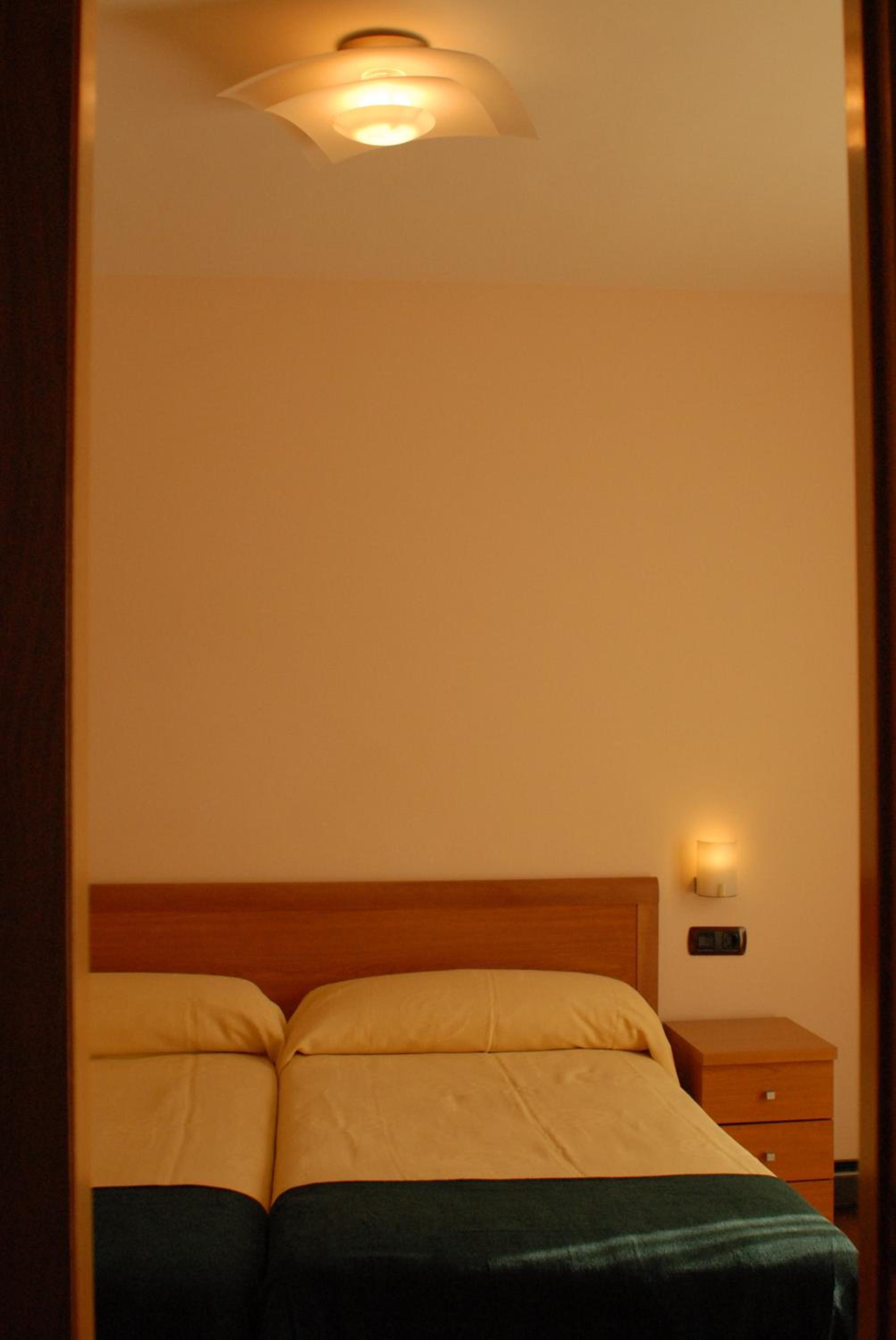 Twin Room - Photo 2