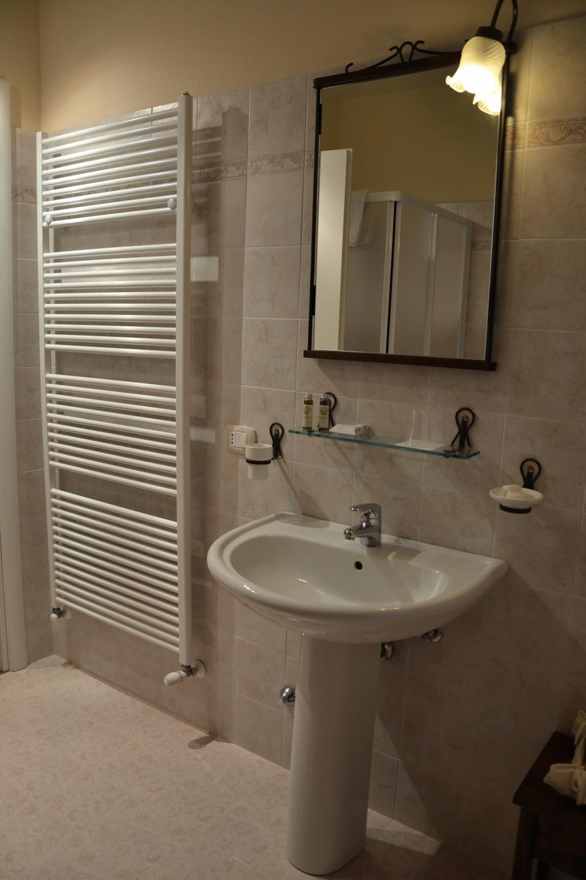Double Or Twin Room photo 3