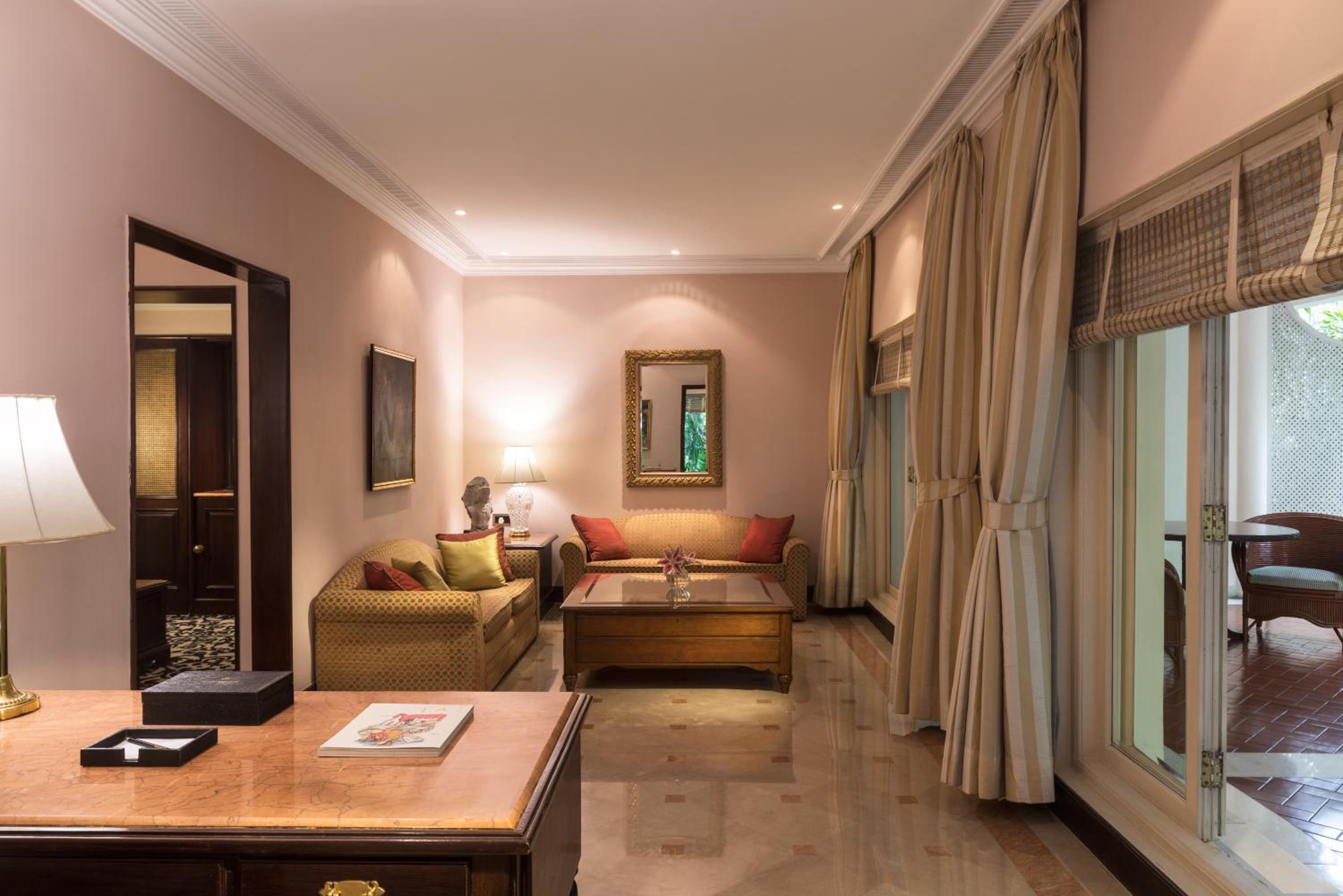 Grande Luxury Suite One Bedroom Garden View King Bed