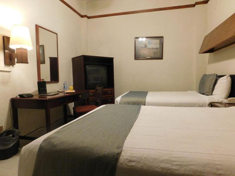 Single Room with Bath photo 1