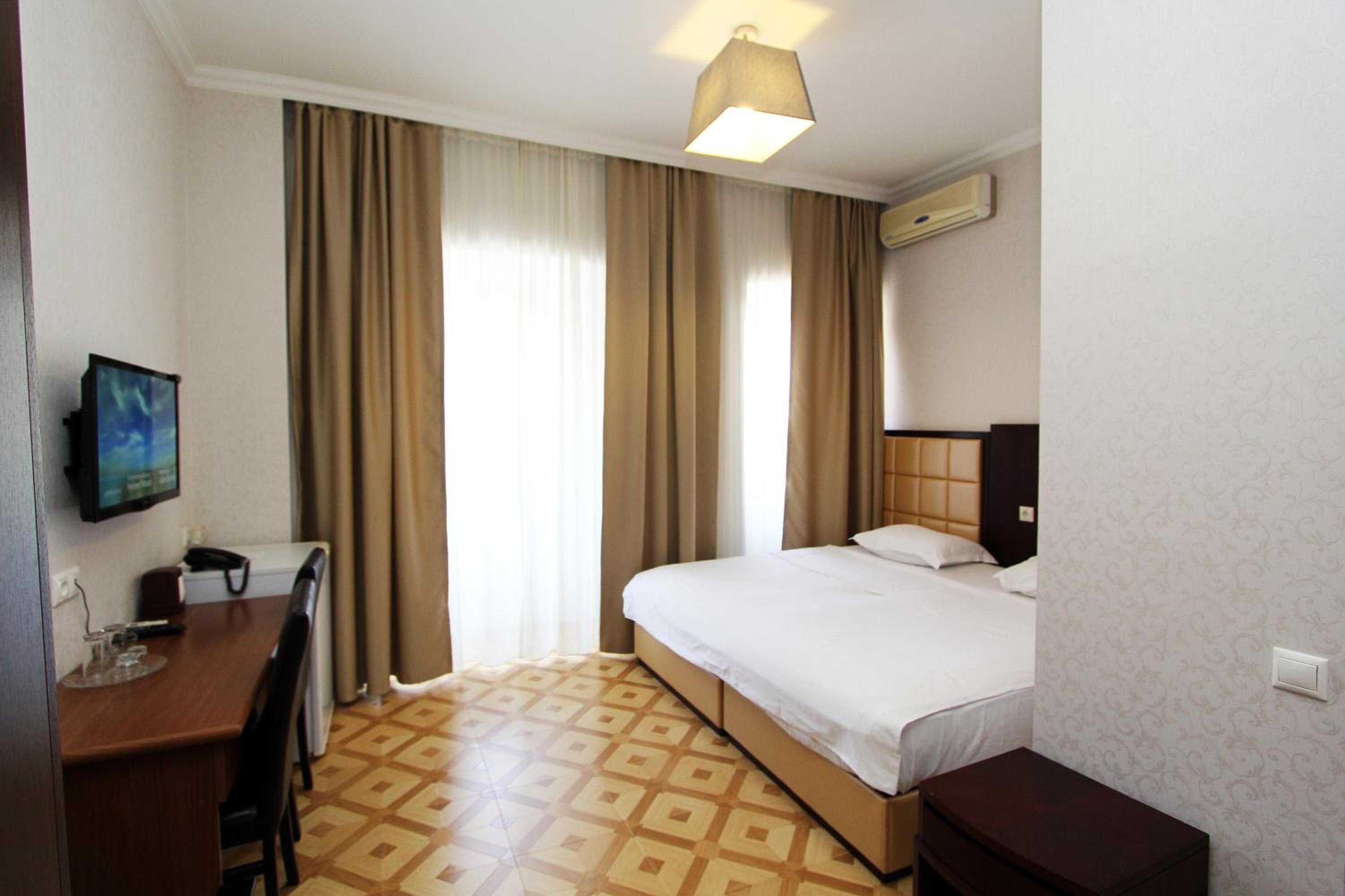 Double Room with Balcony - Photo 1