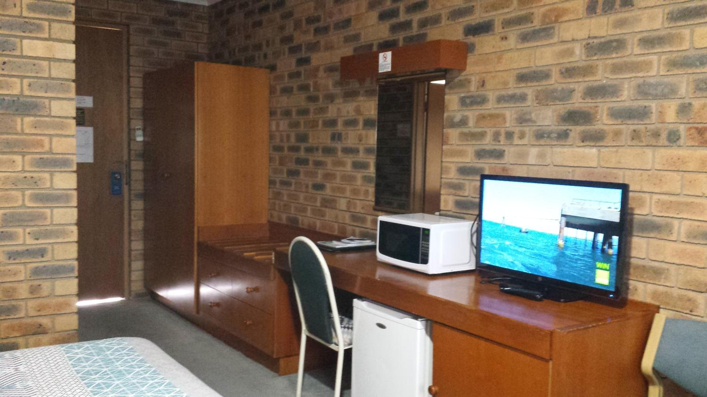 Family Room - Photo 8