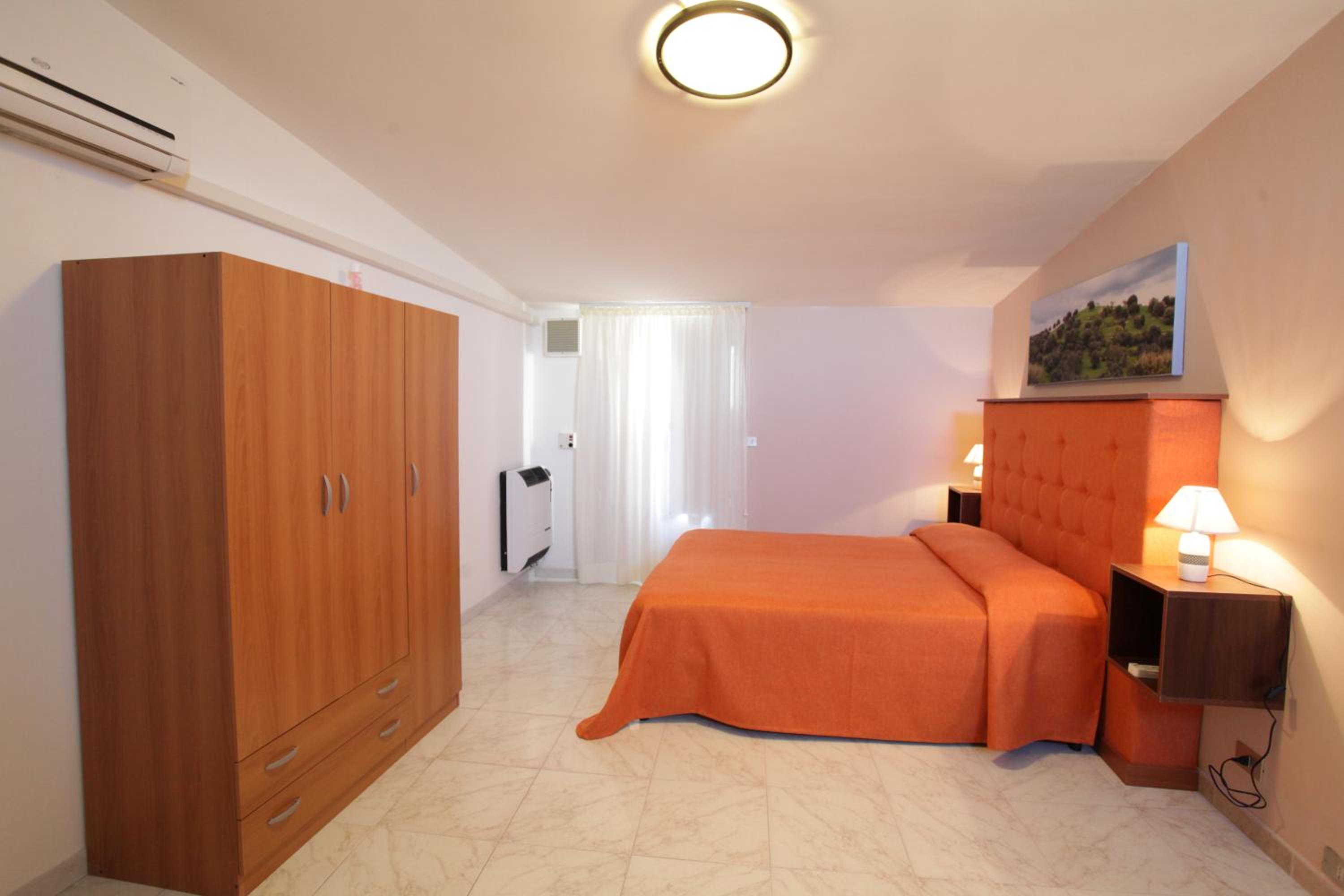 Studio (2 Adults)