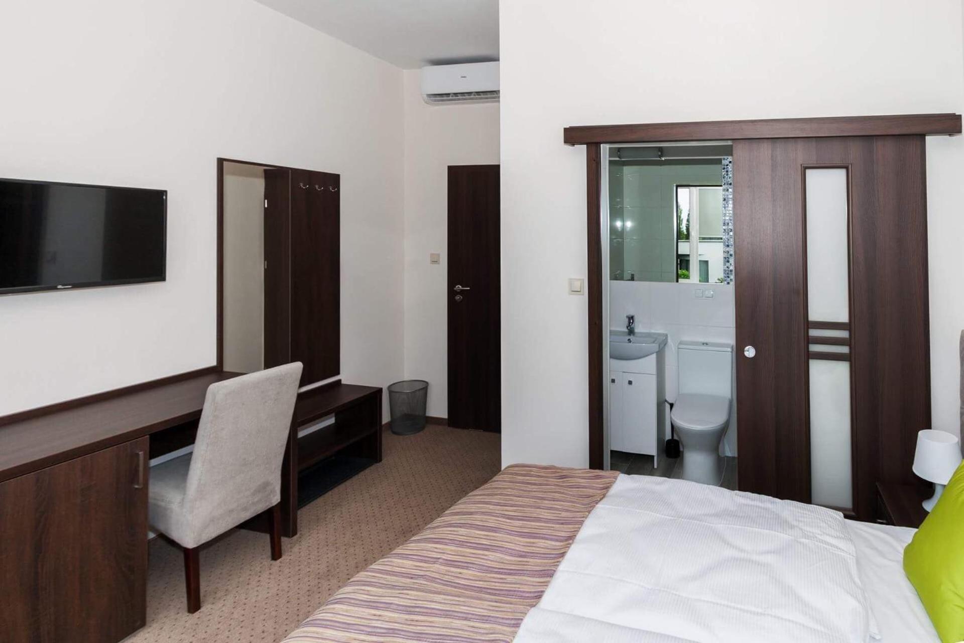 Double Room - Photo 9