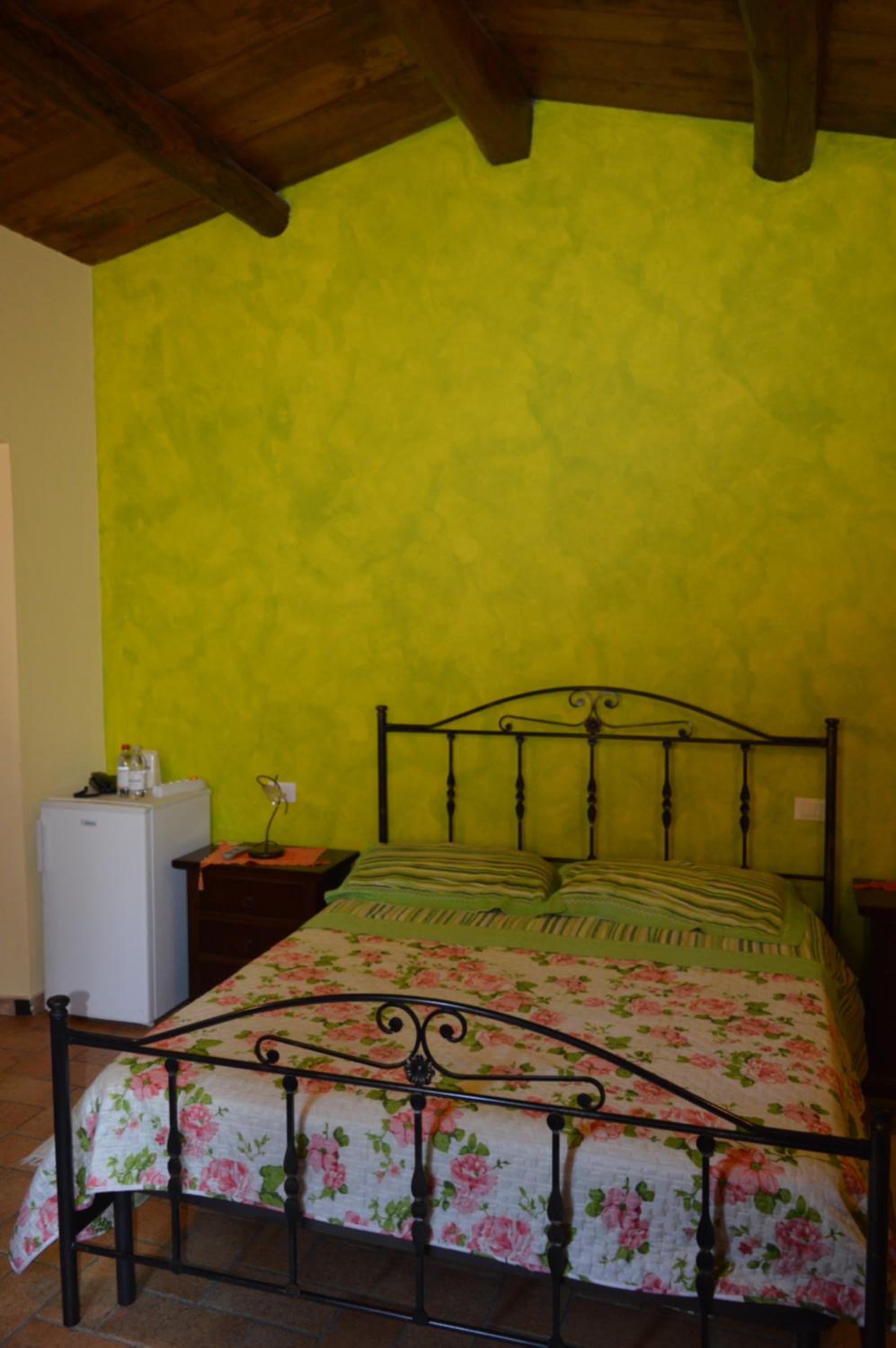 Quadruple Room with Private Bathroom - Photo 5