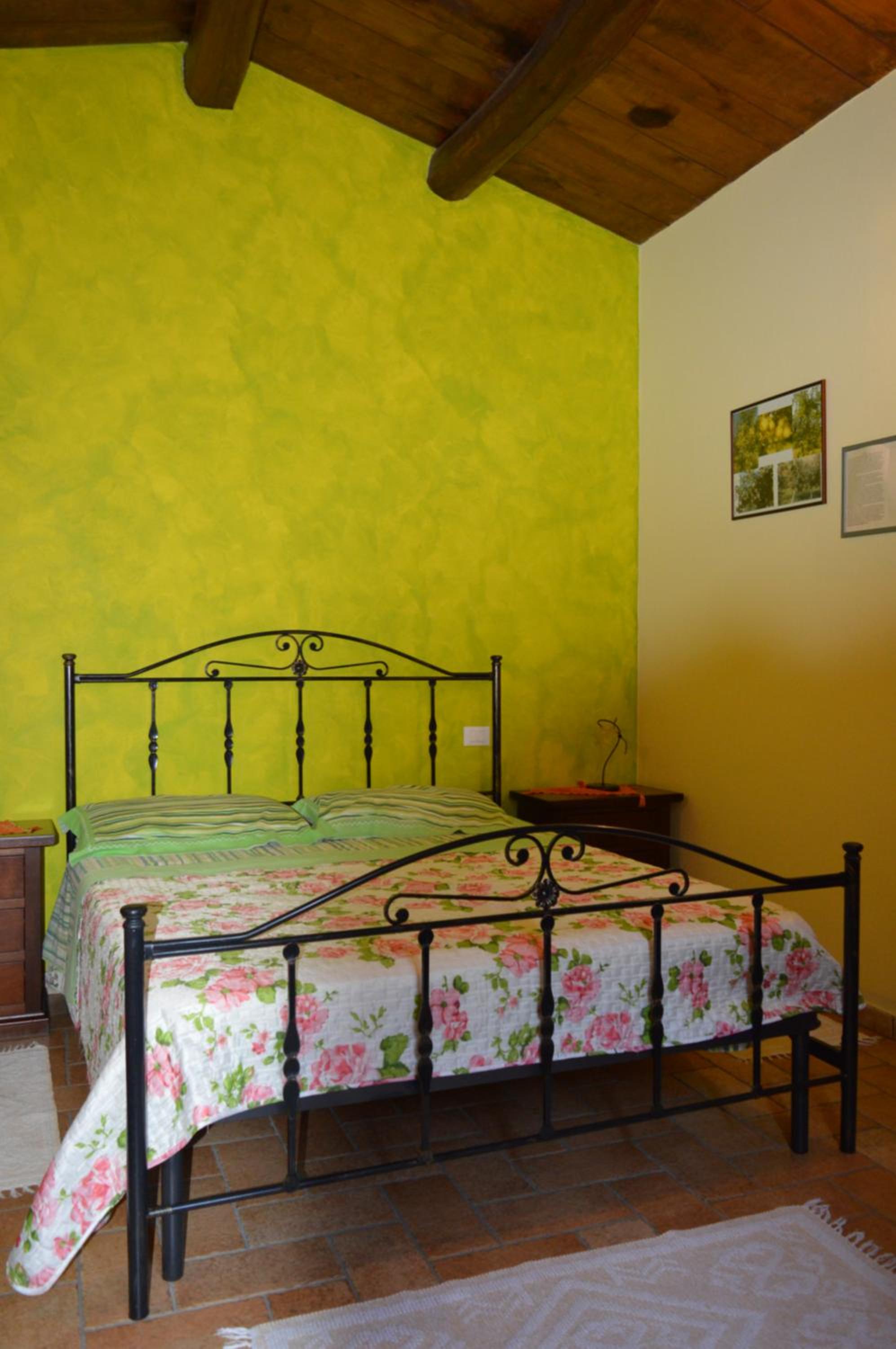 Quadruple Room with Private Bathroom - Photo 2