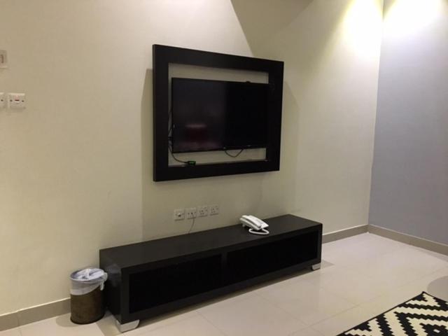 Deluxe One-Bedroom Apartment
