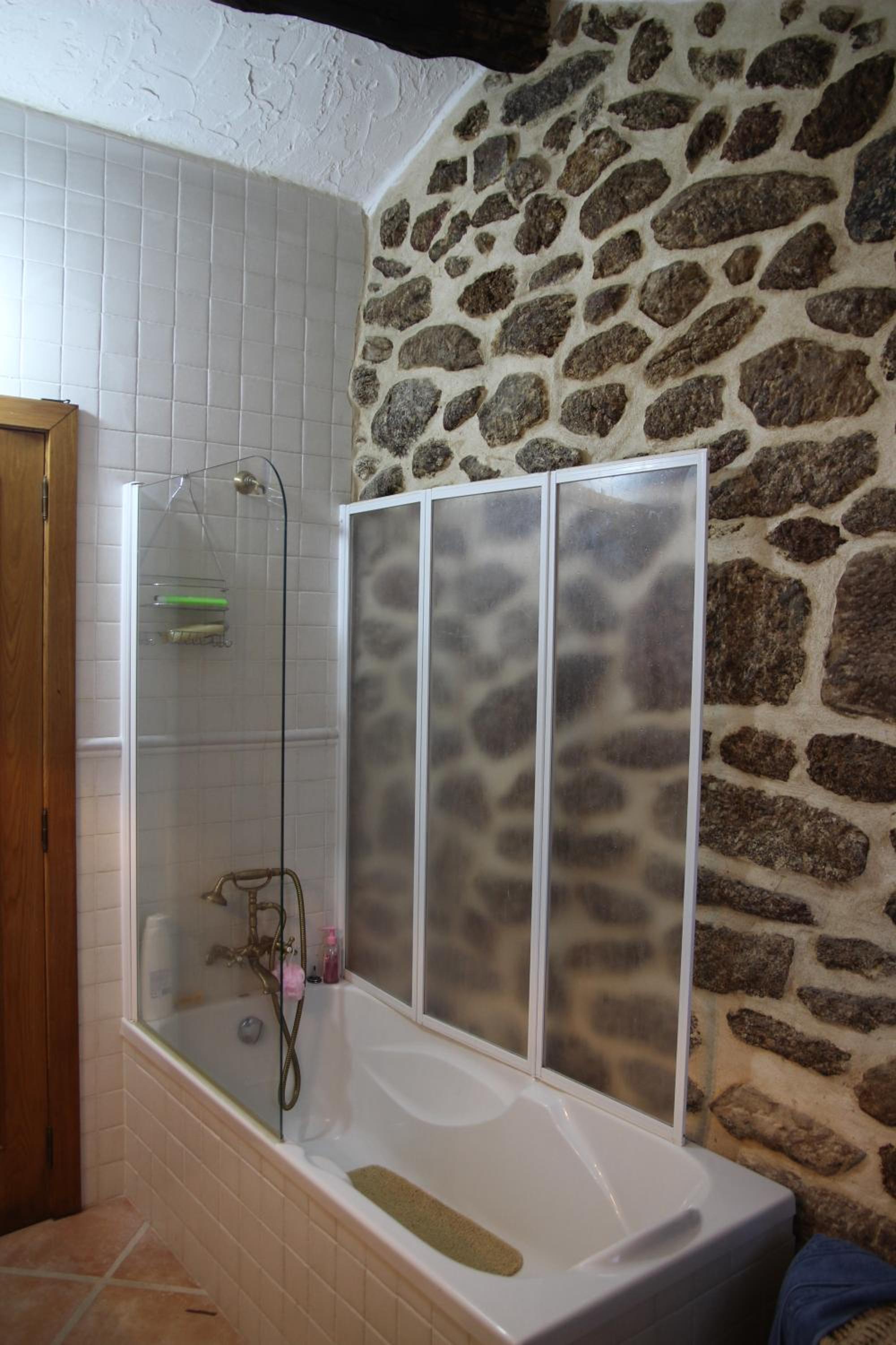 Double Room with Private Bathroom - Photo 6