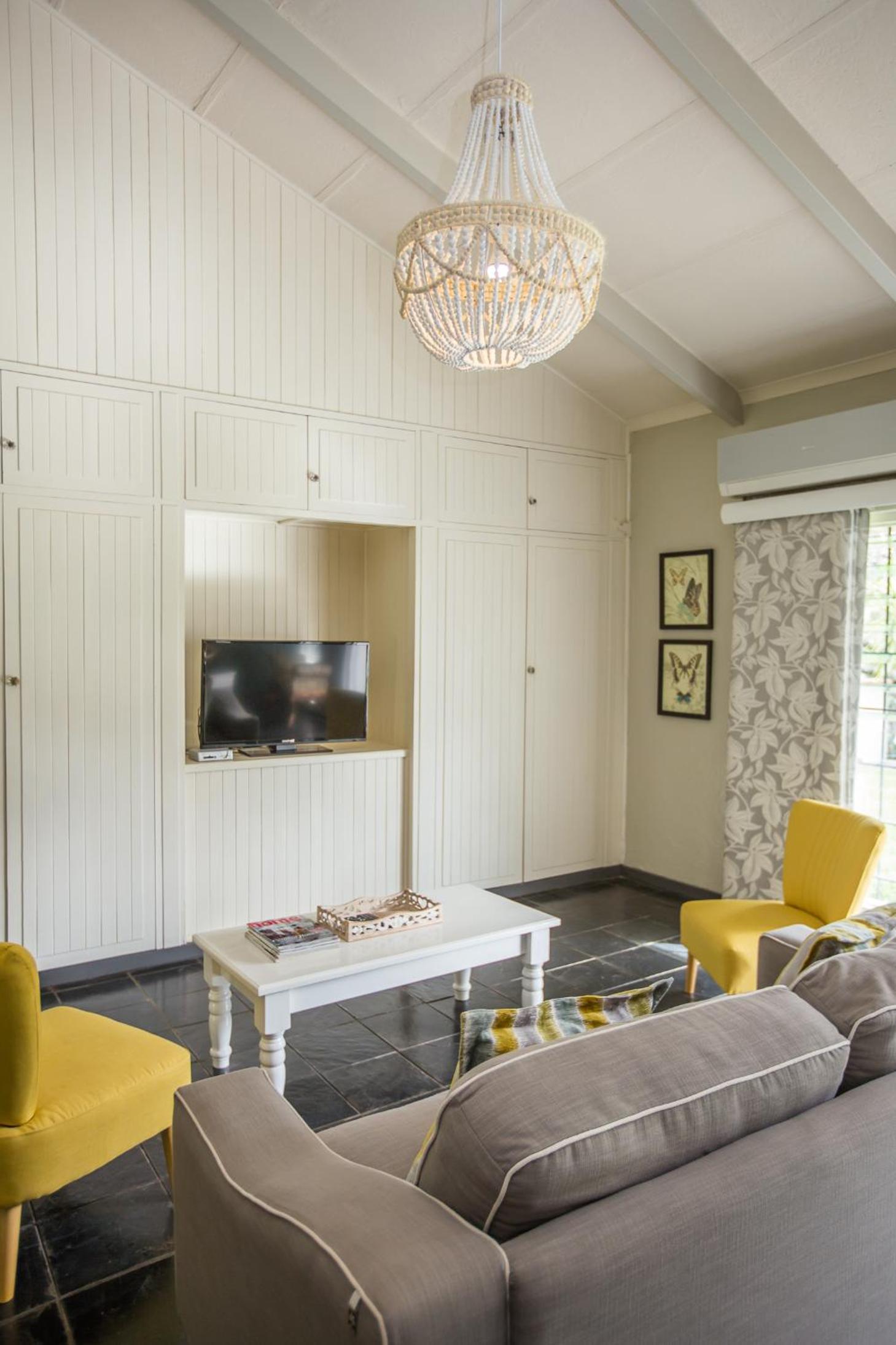 Family Room - Photo 3