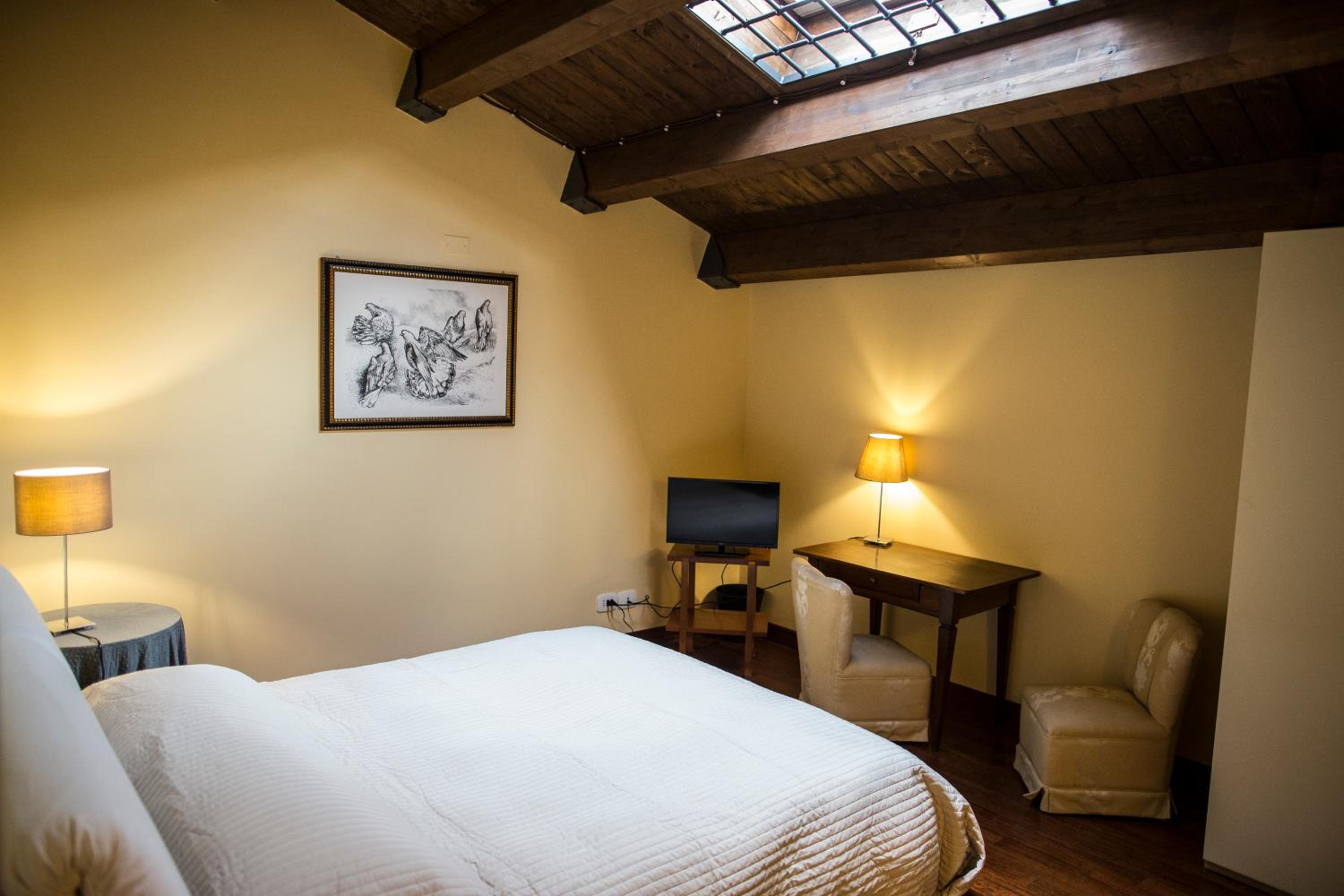 Double Room with Spa Bath - Photo 1