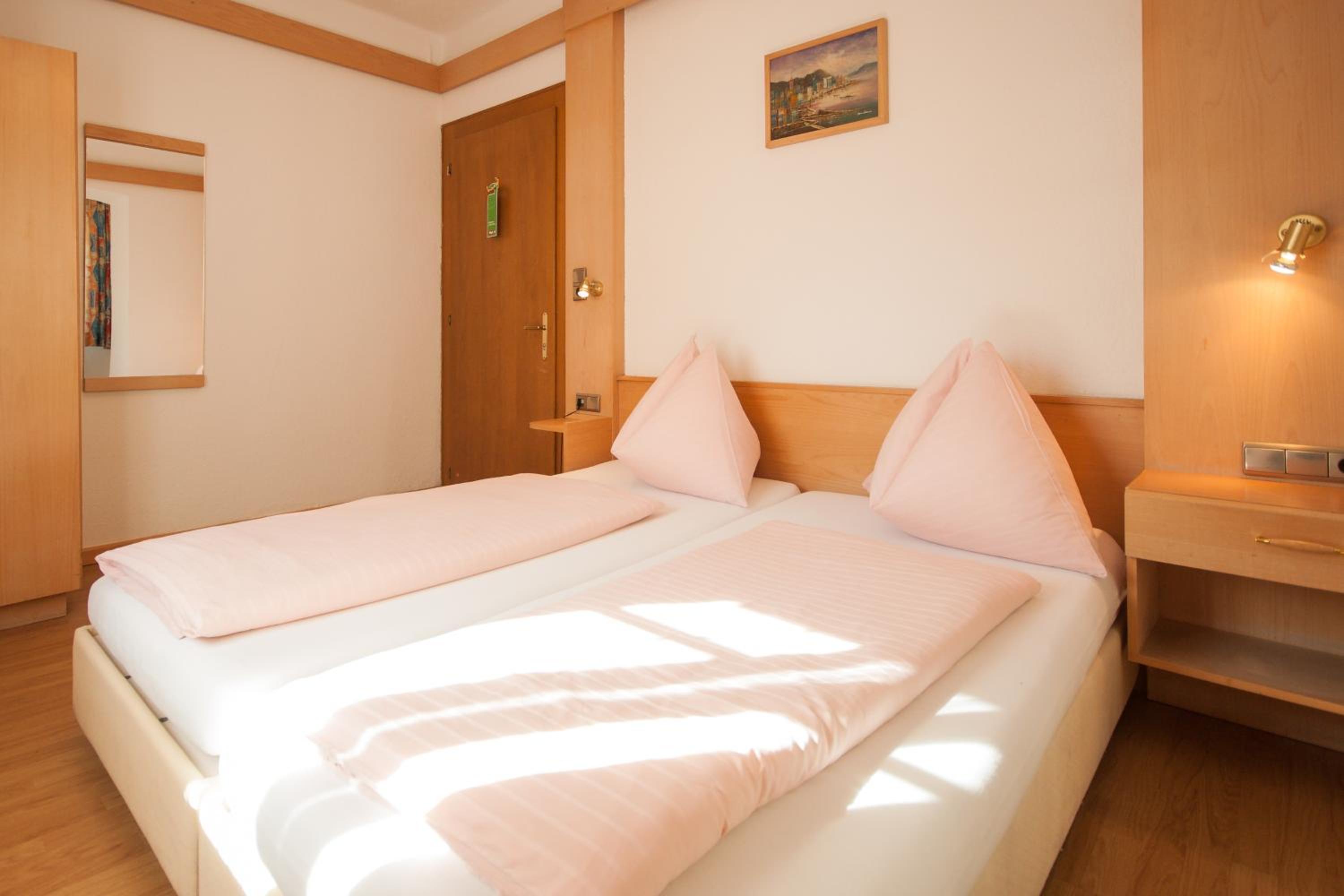 Double Room - Photo 12