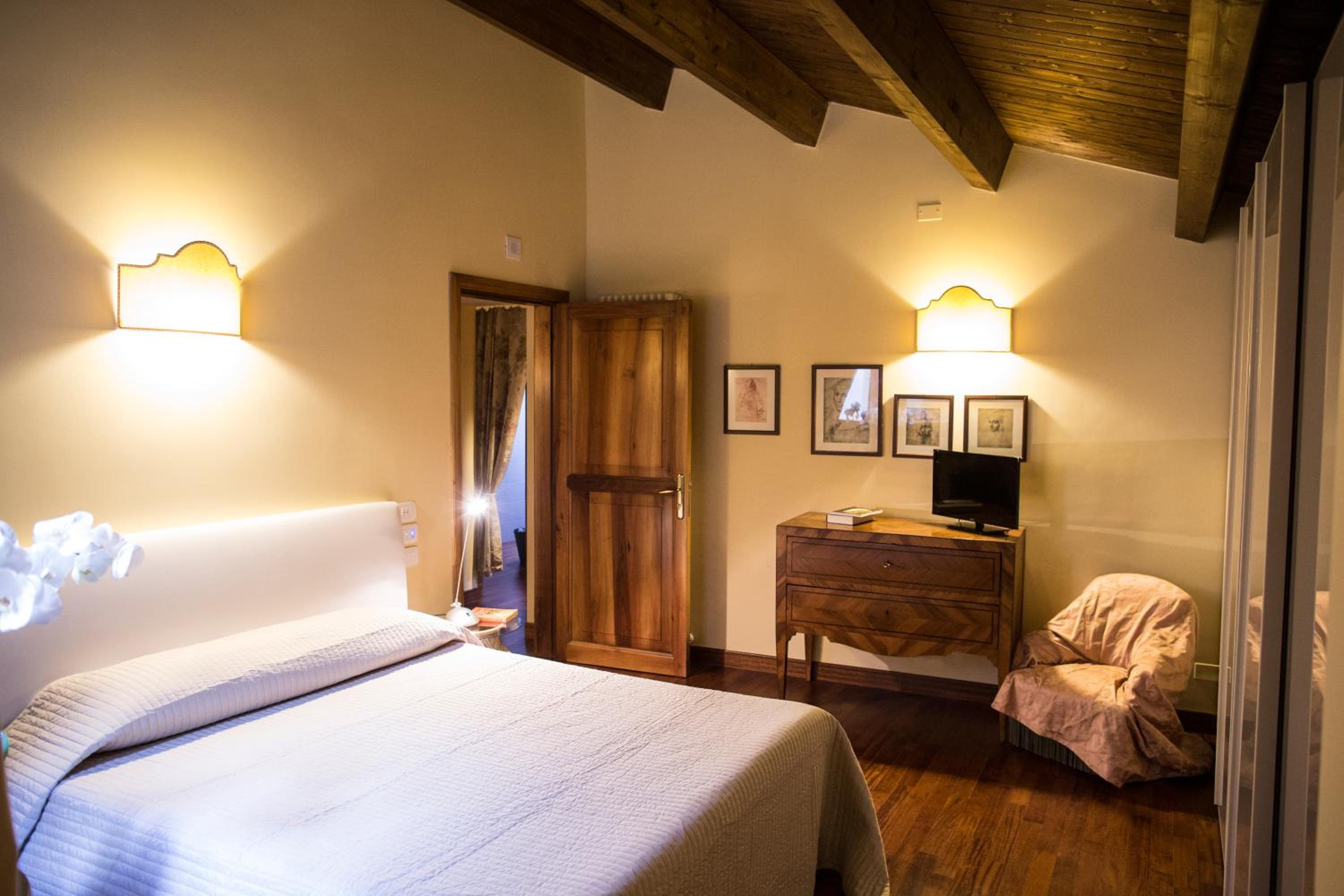 Deluxe Room - Photo 4