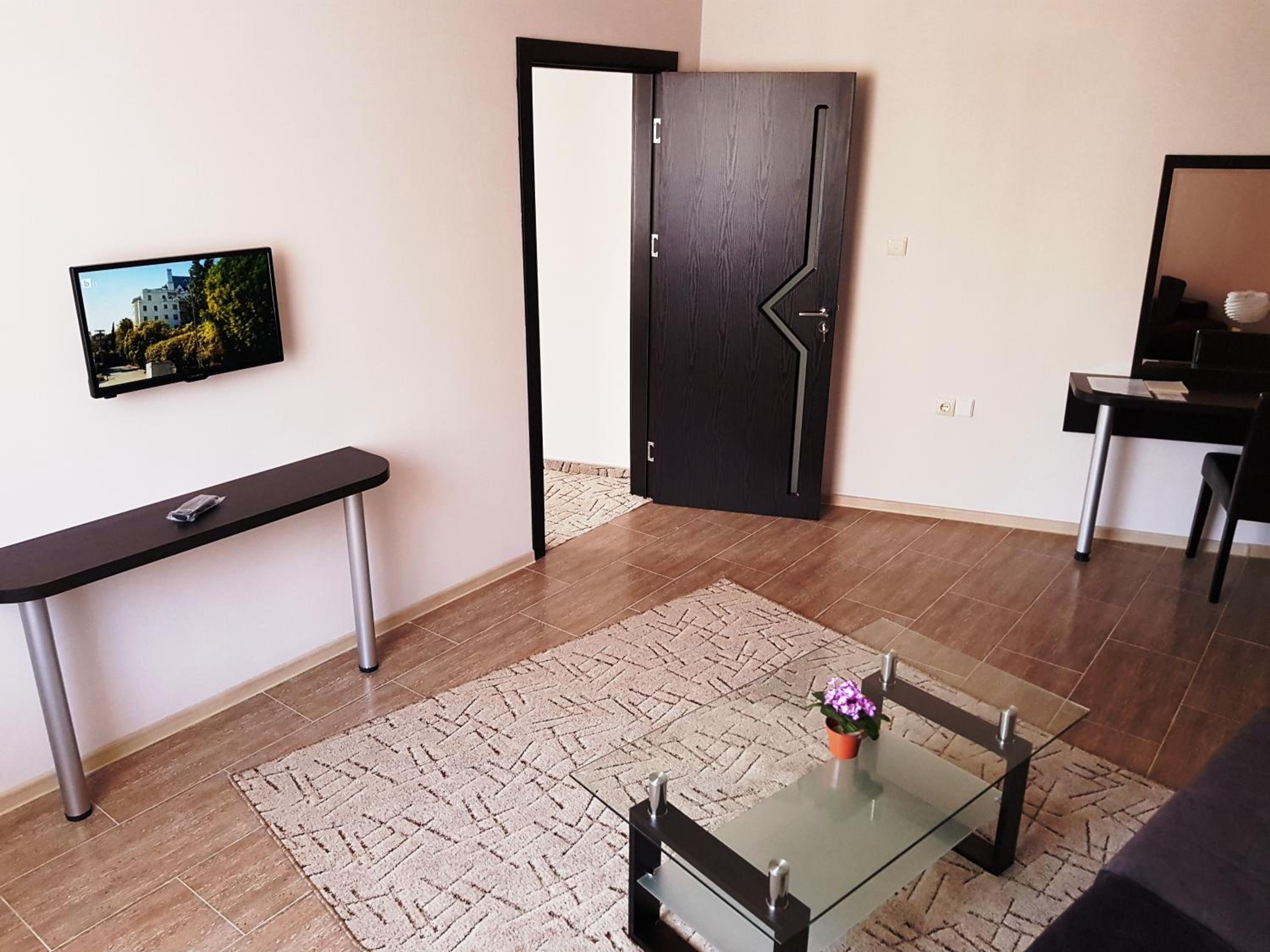 Apartment with Terrace - Photo 11