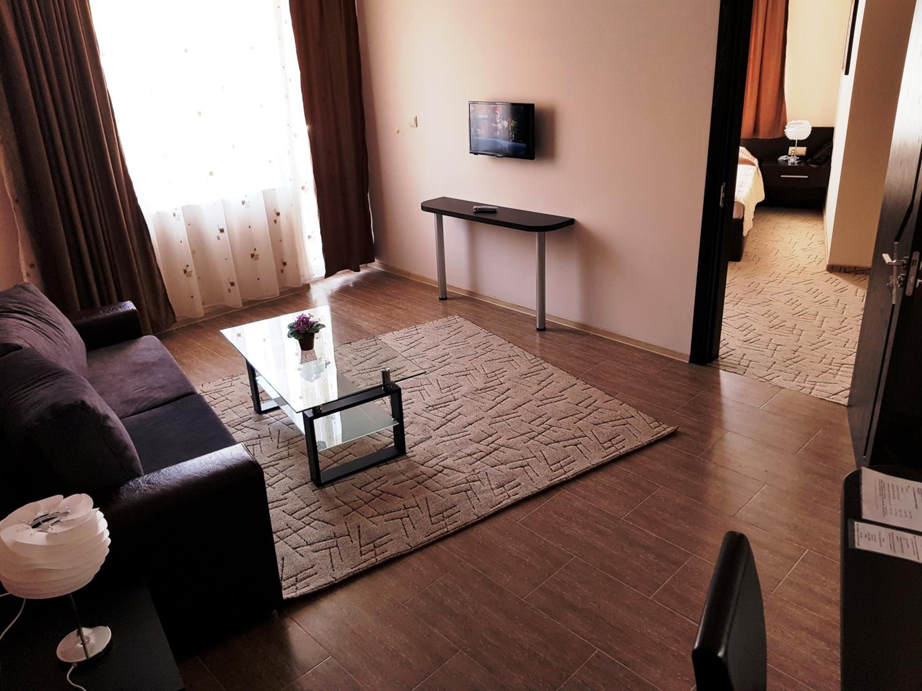 Apartment with Terrace - Photo 7