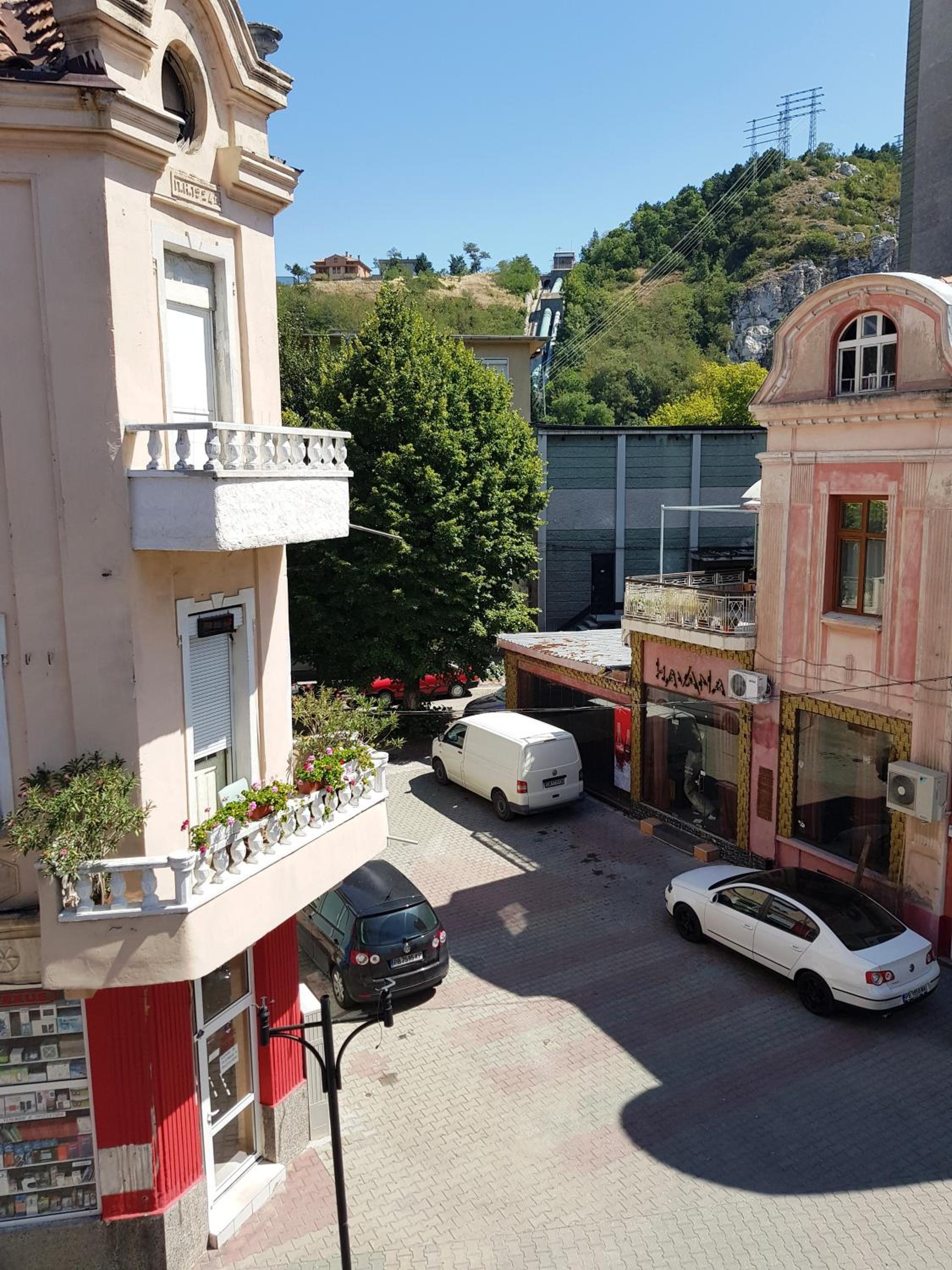 Apartment with Terrace - Photo 5