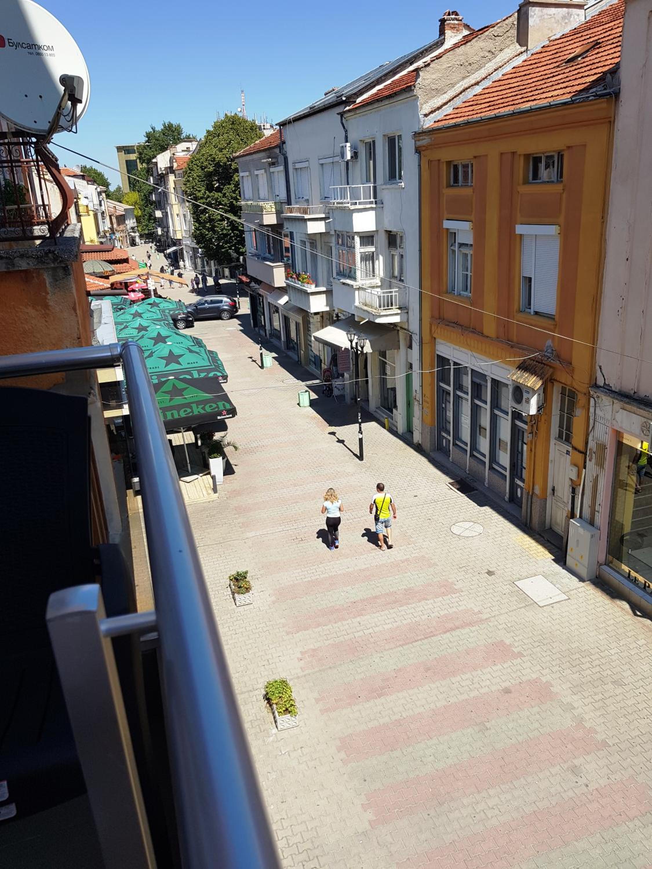 Apartment with Terrace - Photo 2