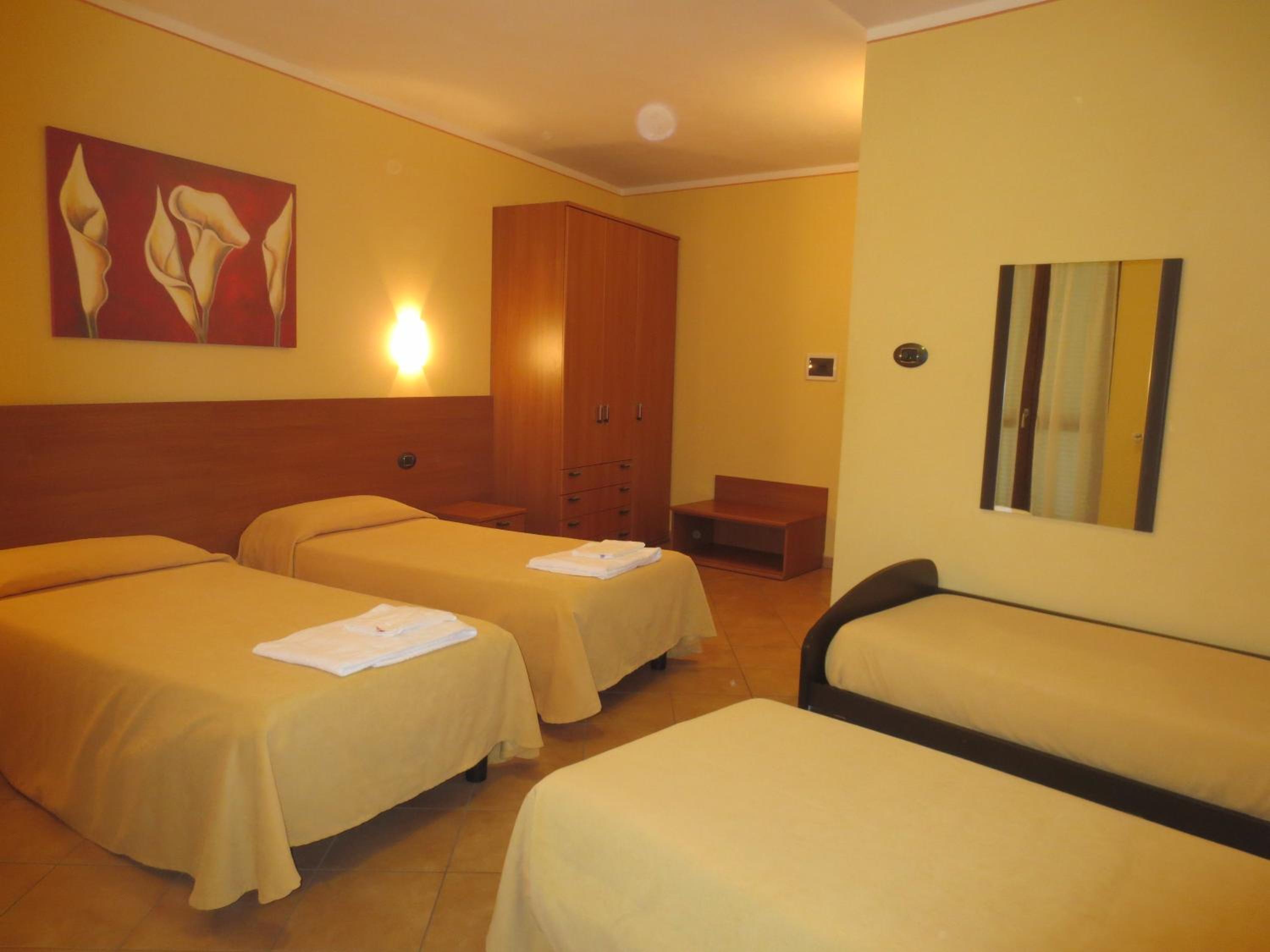 Quadruple Room - Photo 1