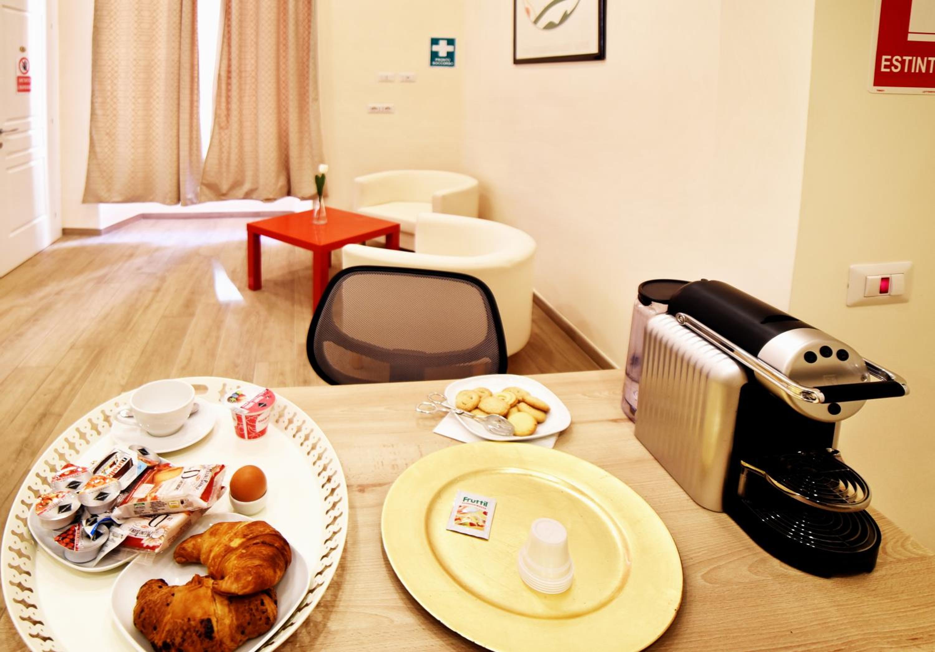 Deluxe Double Room with Balcony photo 3