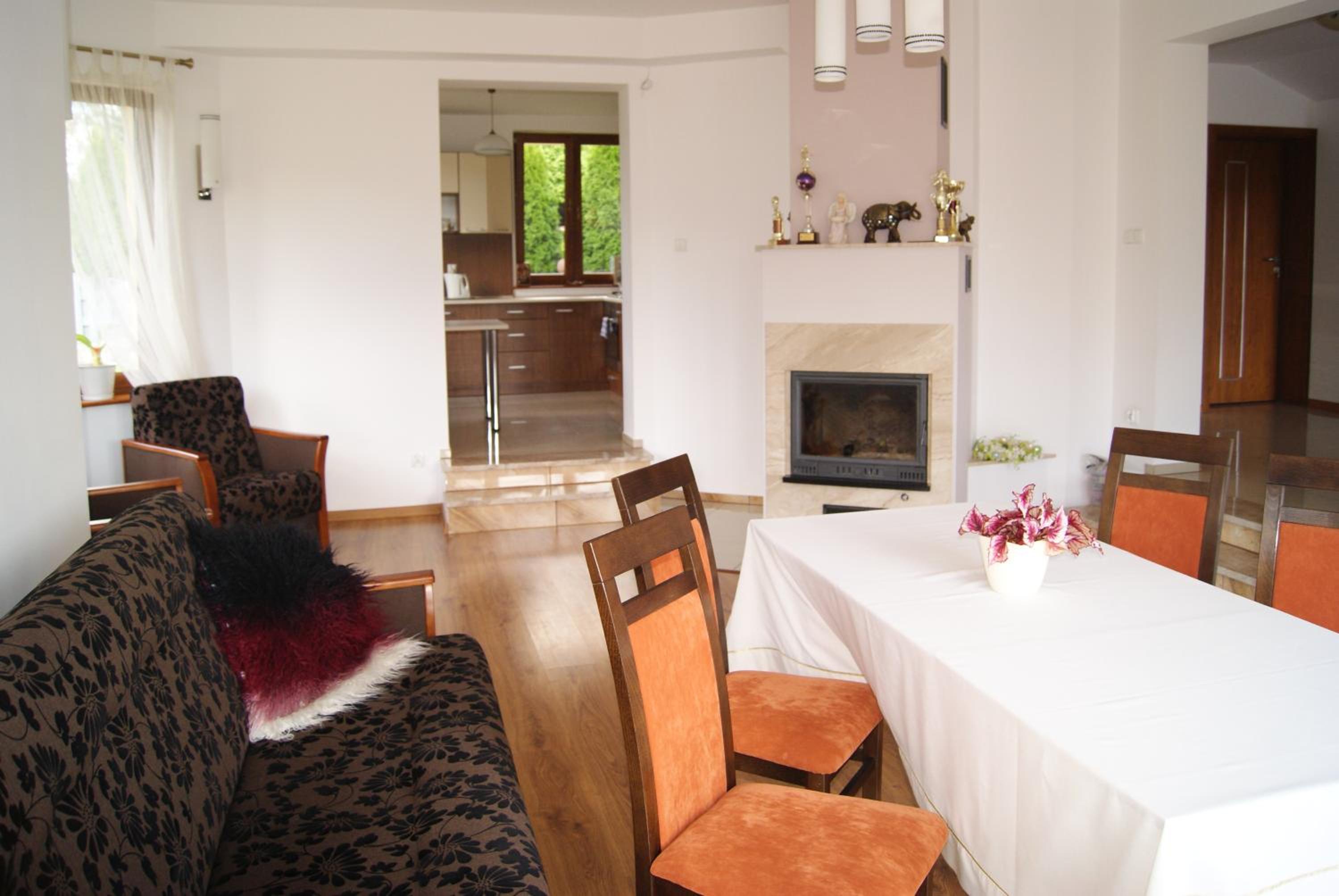 Apartment with Terrace - Photo 12