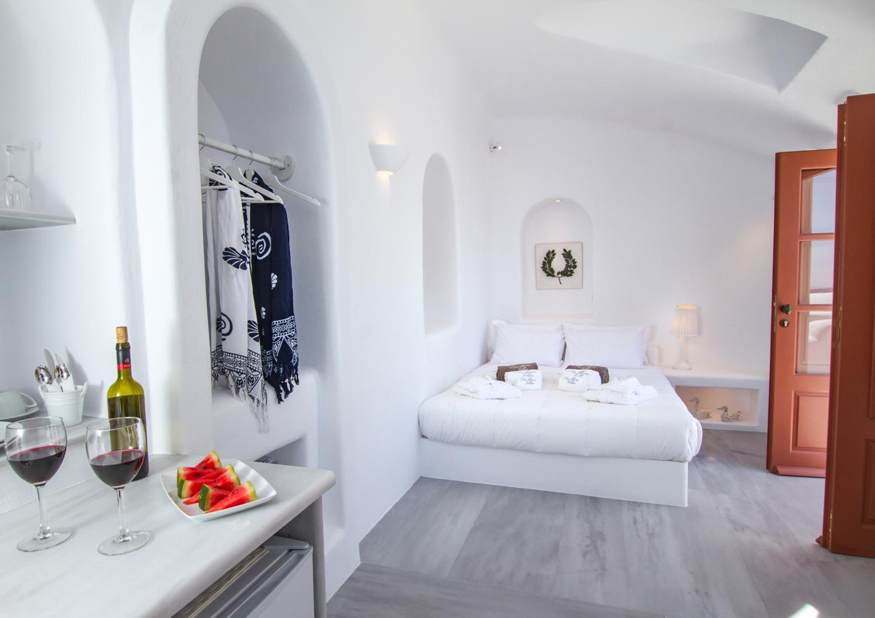 Cave Standard Studio with Caldera View