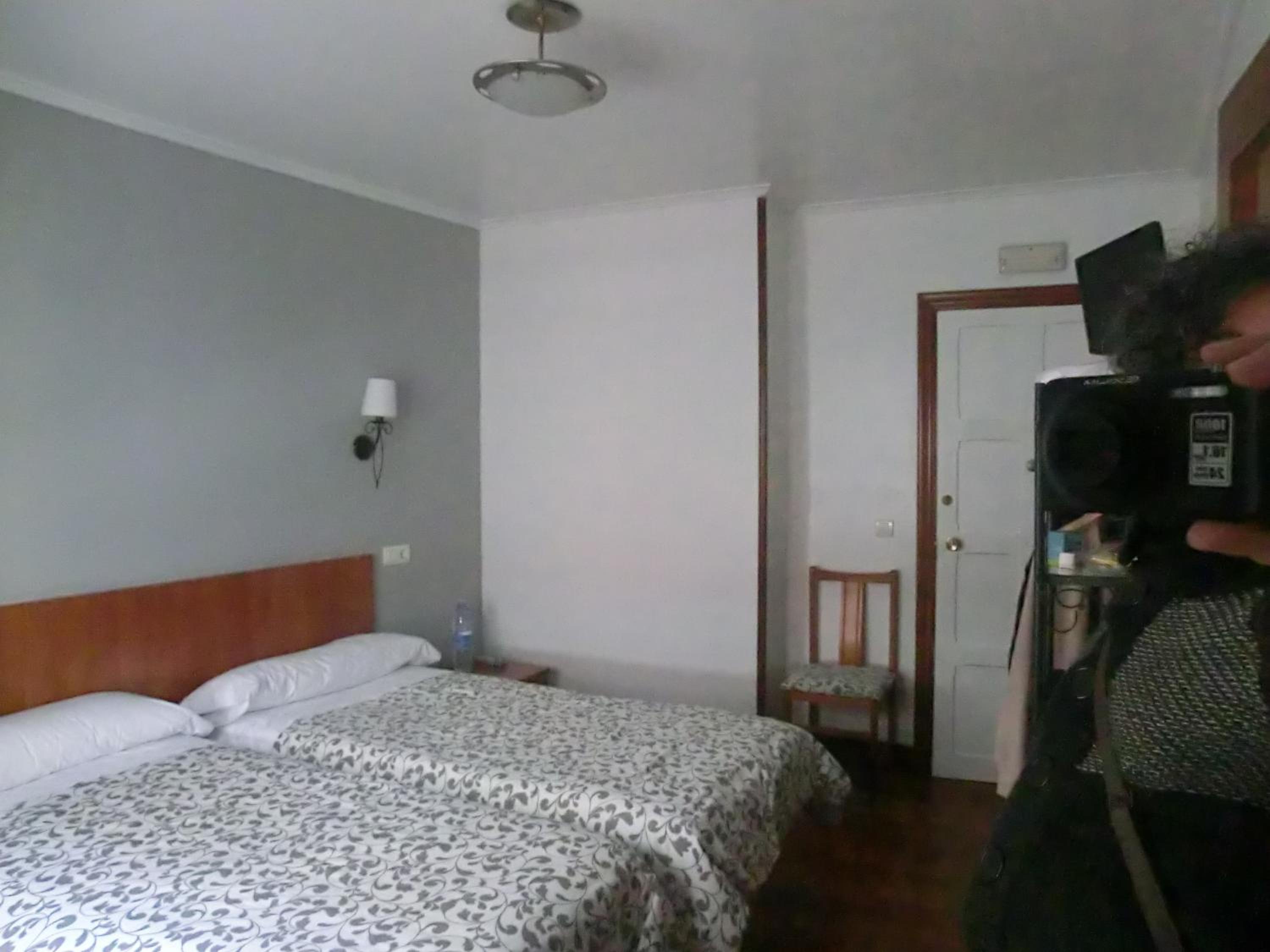 Twin Room - Photo 7