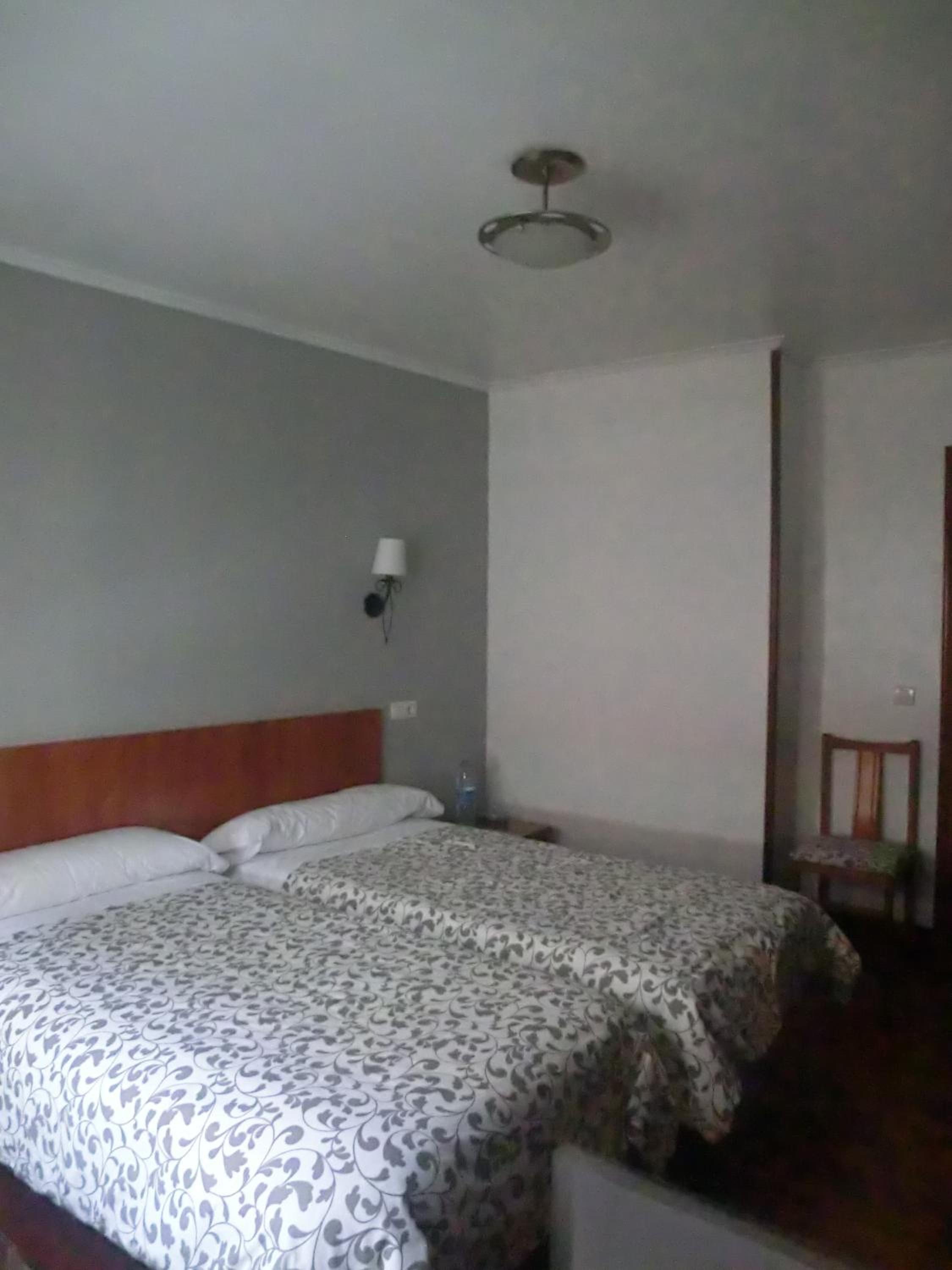 Twin Room - Photo 6