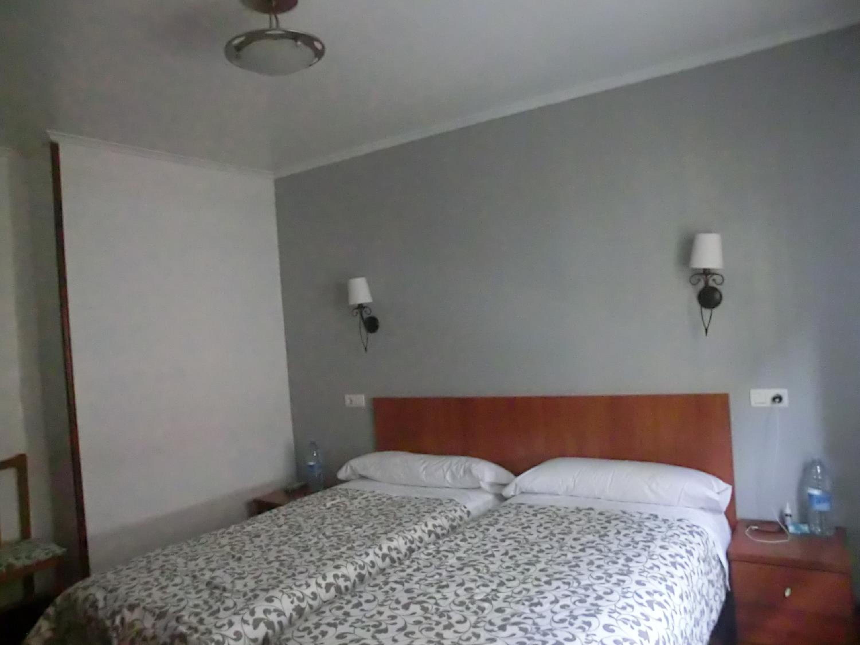 Twin Room - Photo 5