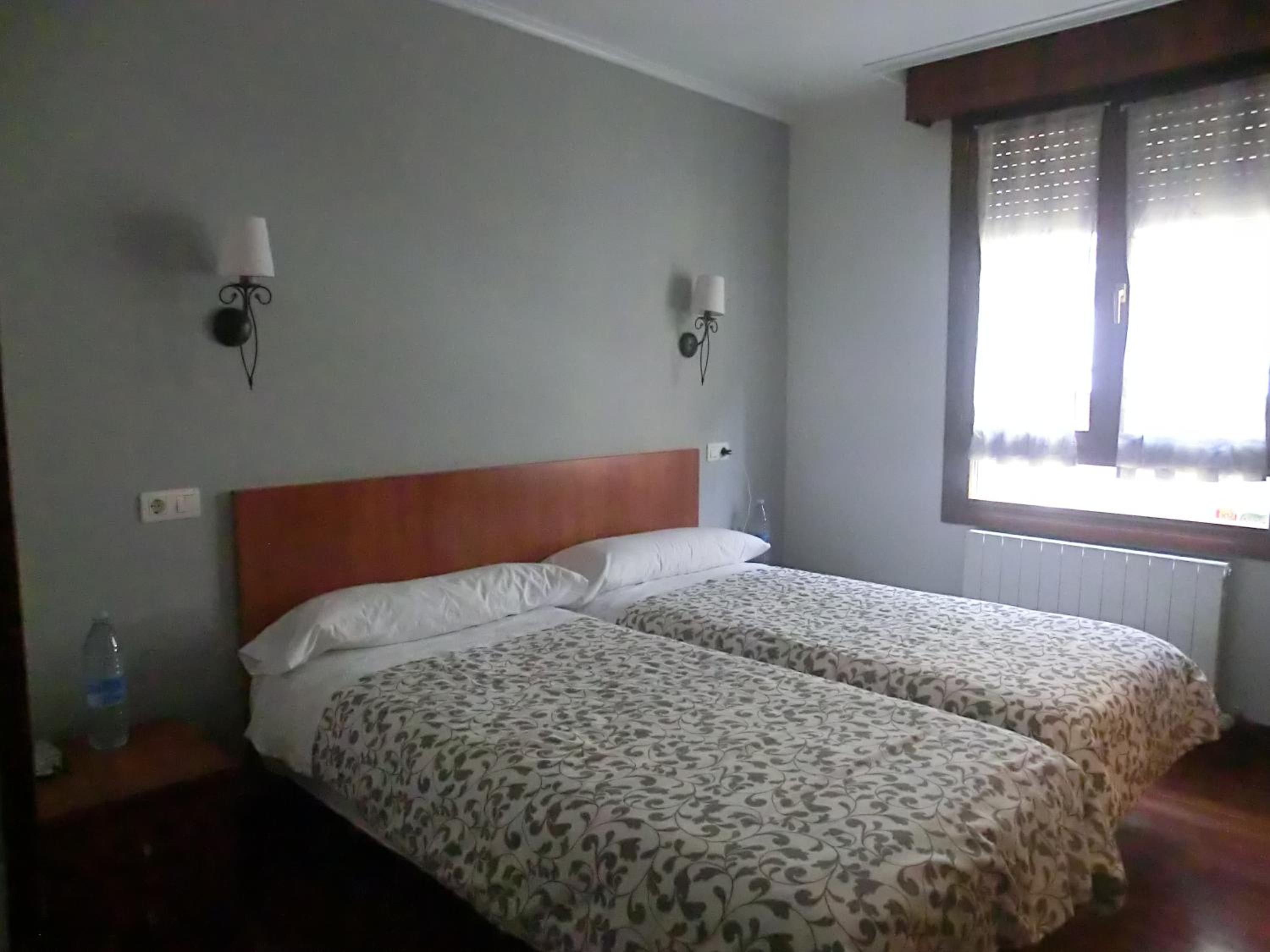 Twin Room - Photo 38