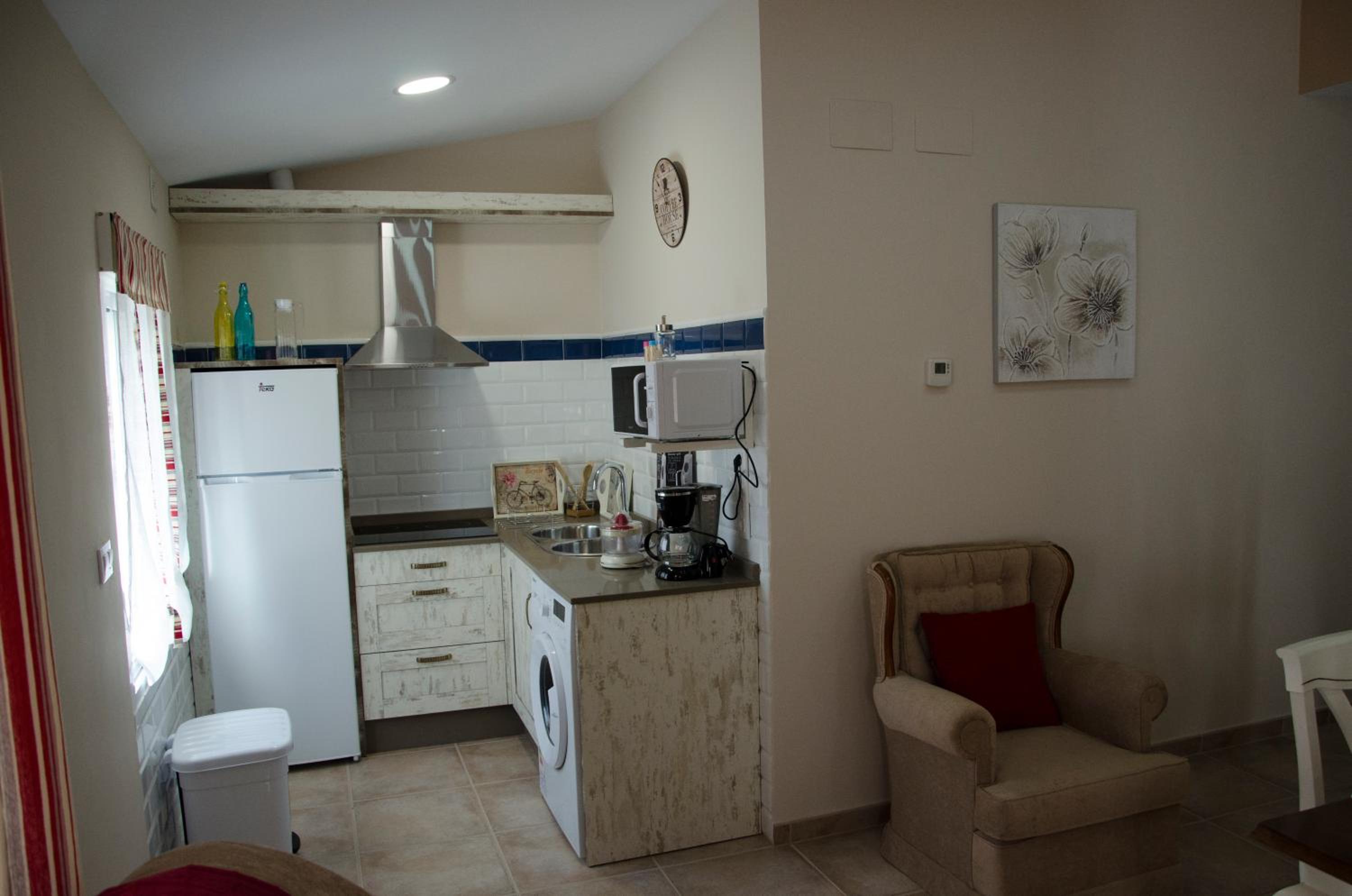 Four-Bedroom House - Photo 2