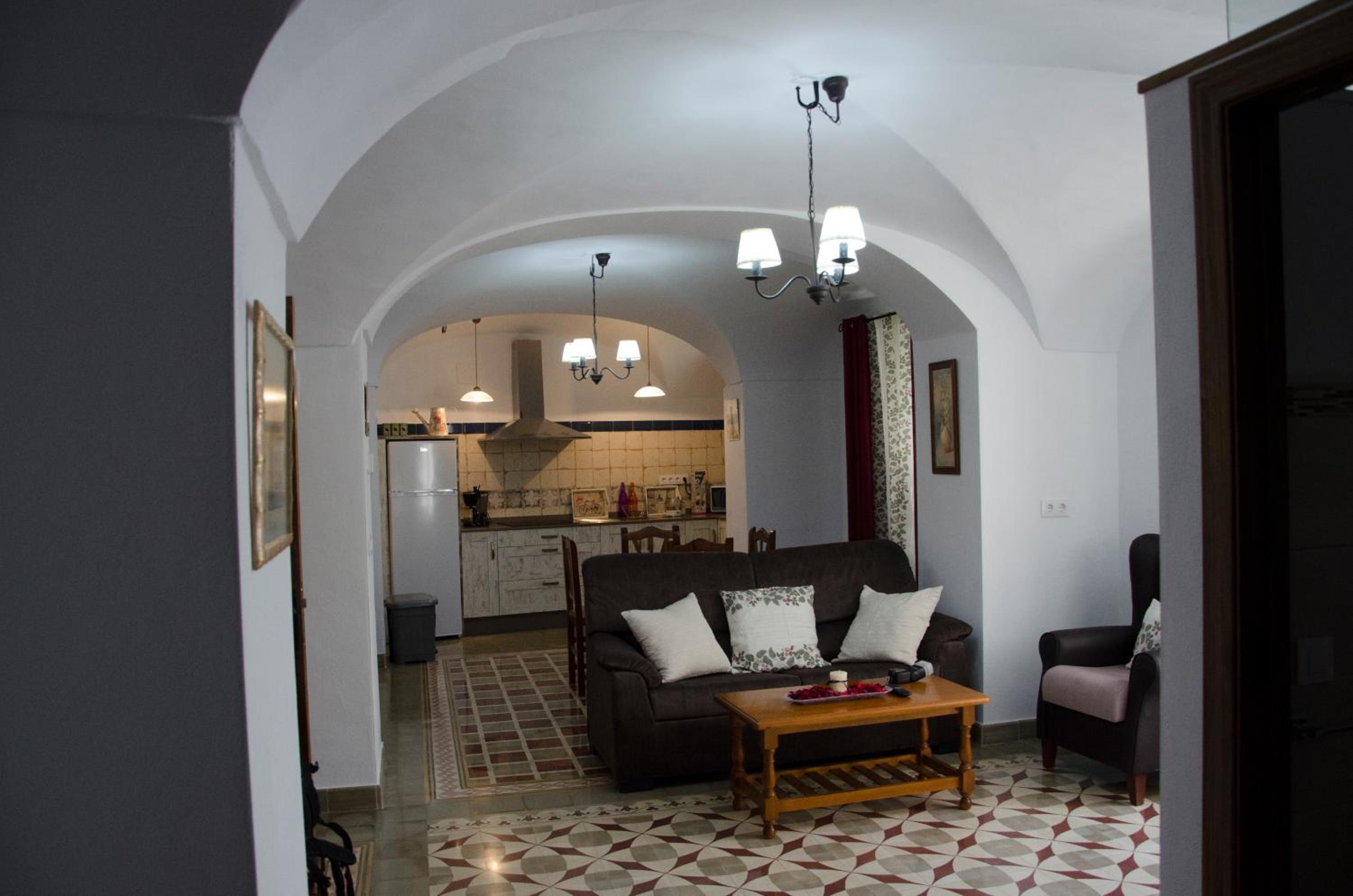 Two-Bedroom House - Photo 4