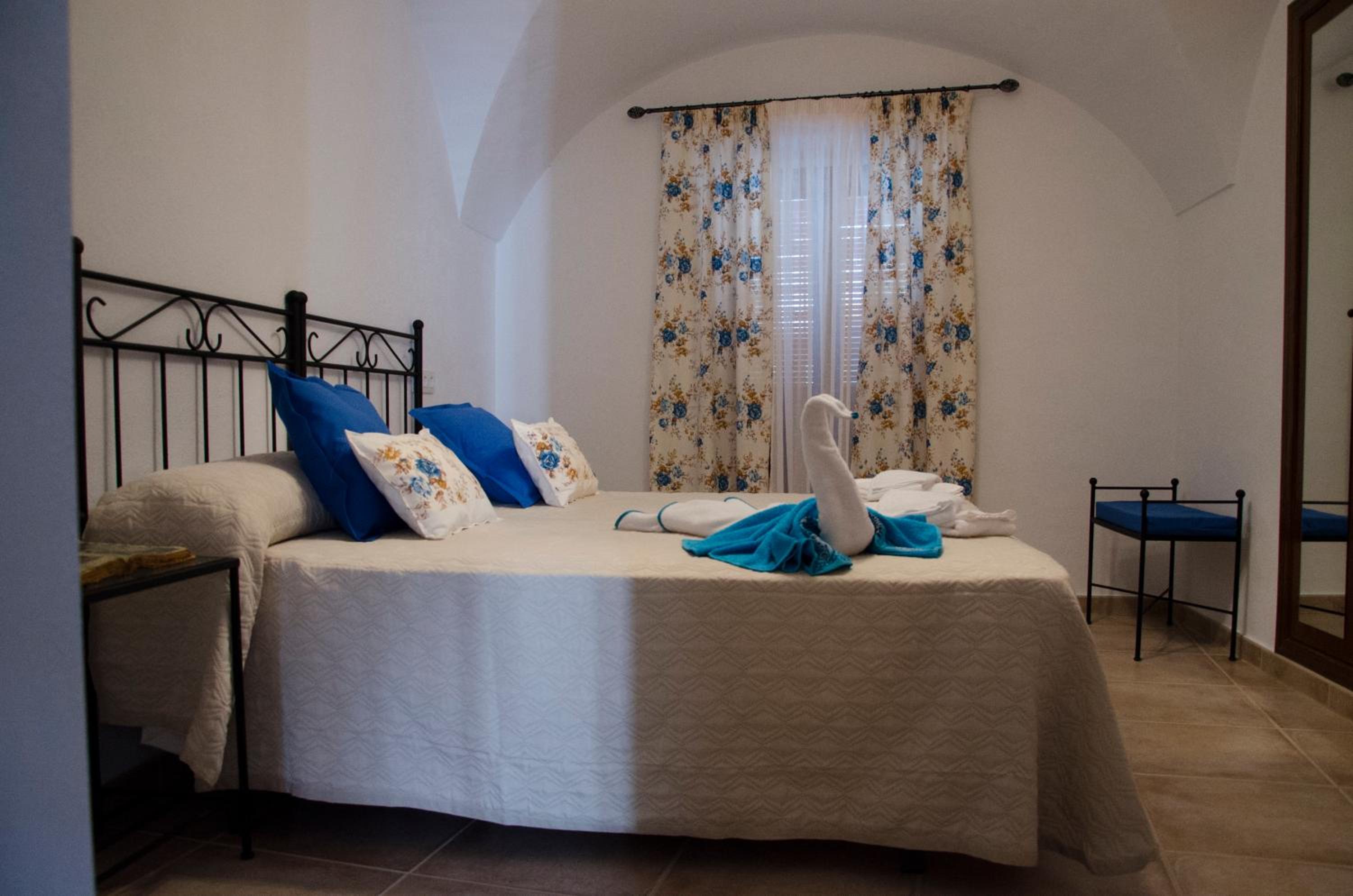 Two-Bedroom House - Photo 1