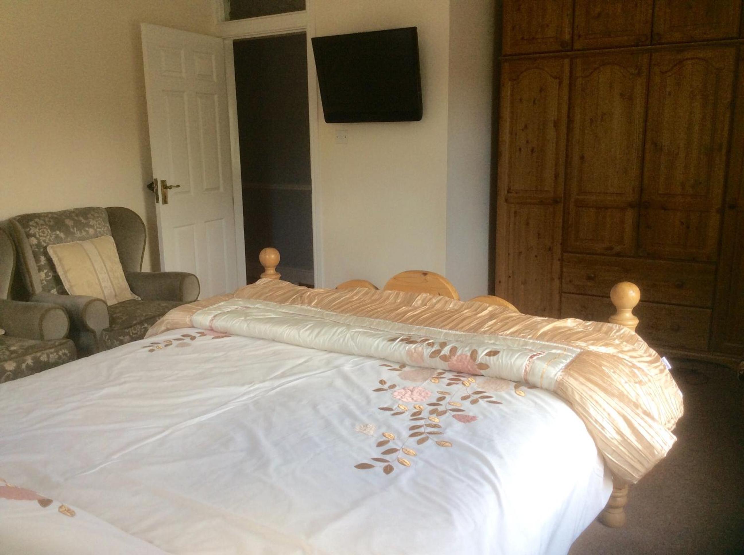 Double Room with Private Bathroom - Photo 1