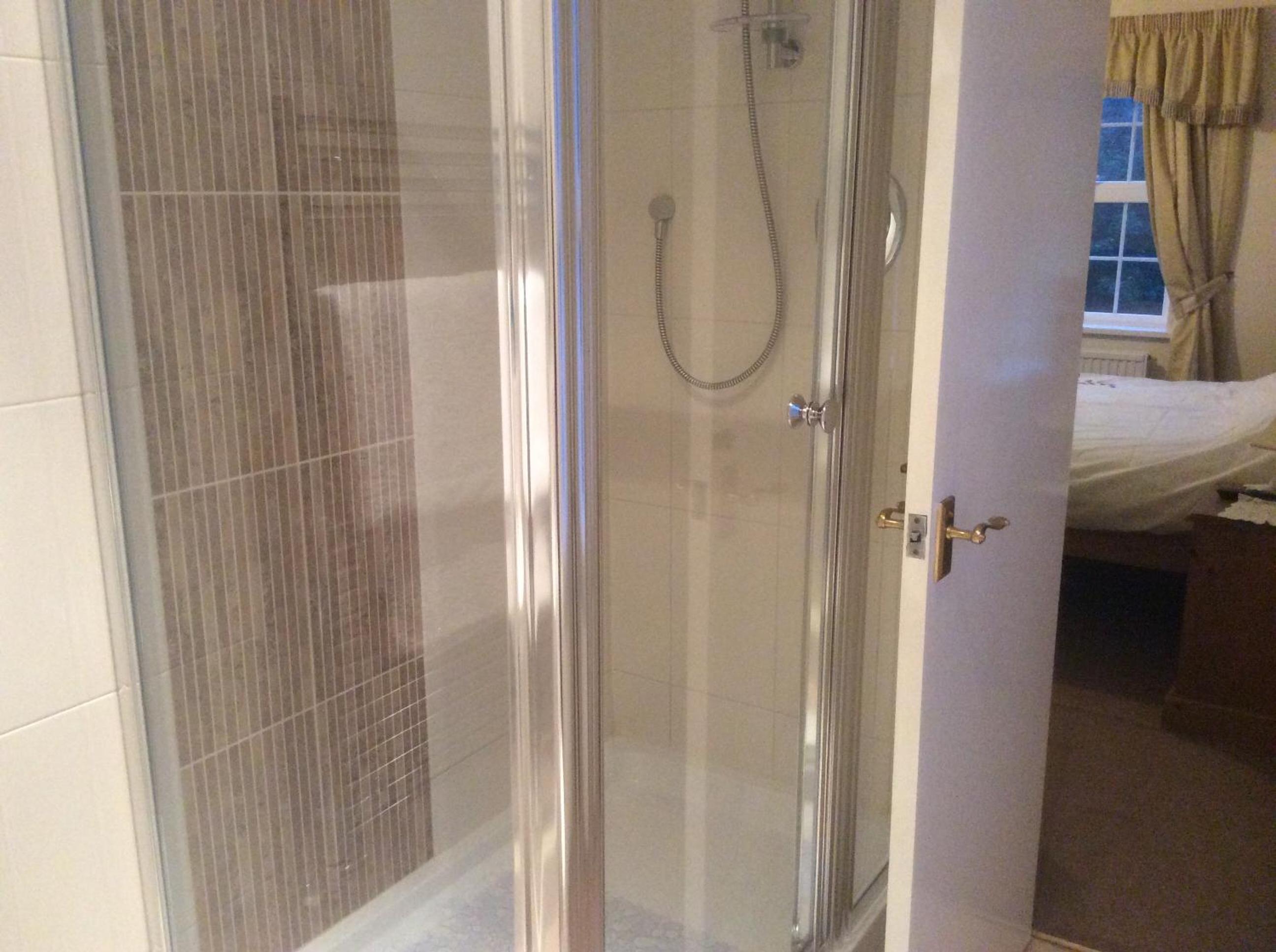 Double Room with Private Bathroom - Photo 2