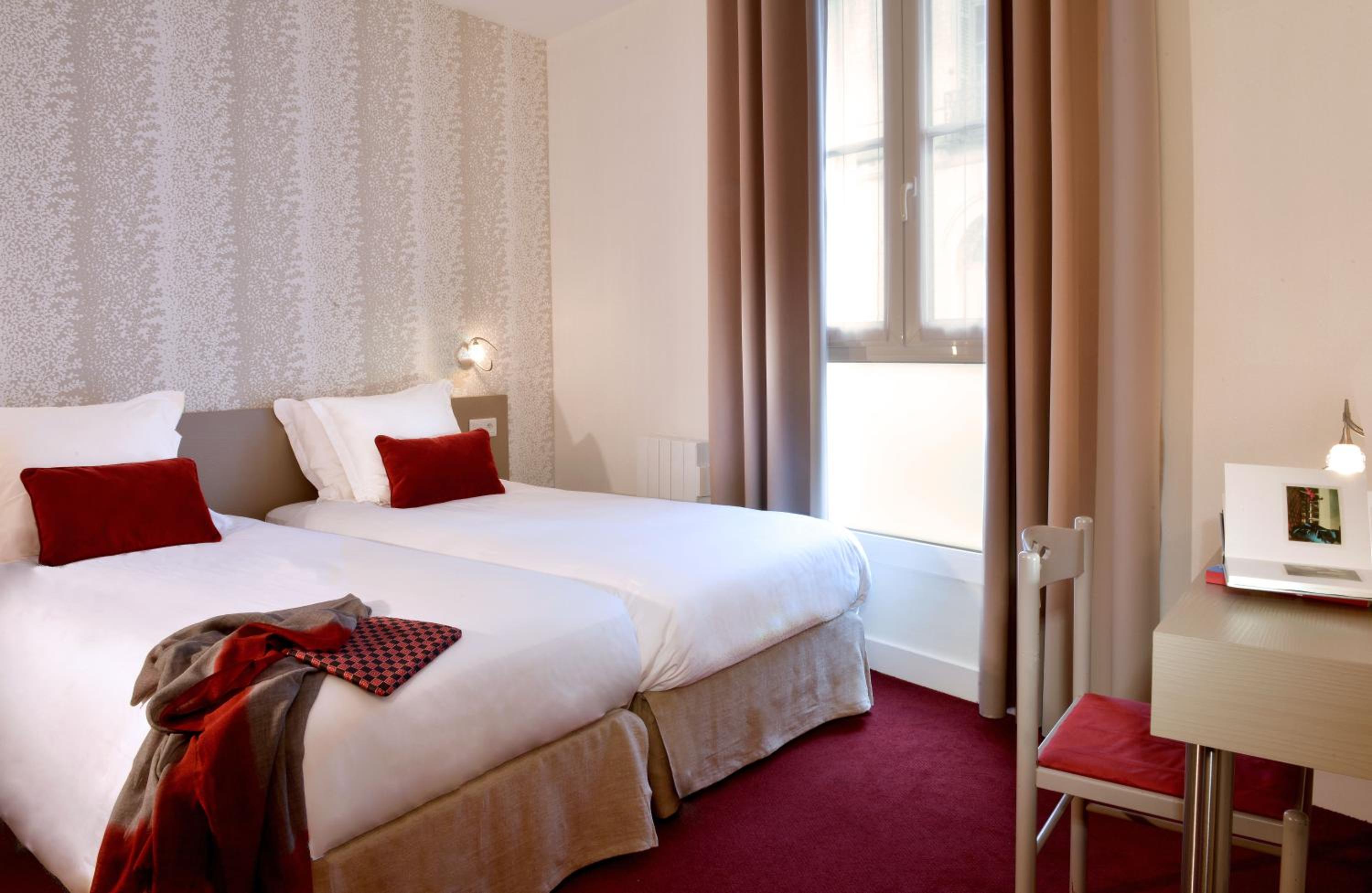 Twin Room - Photo 2