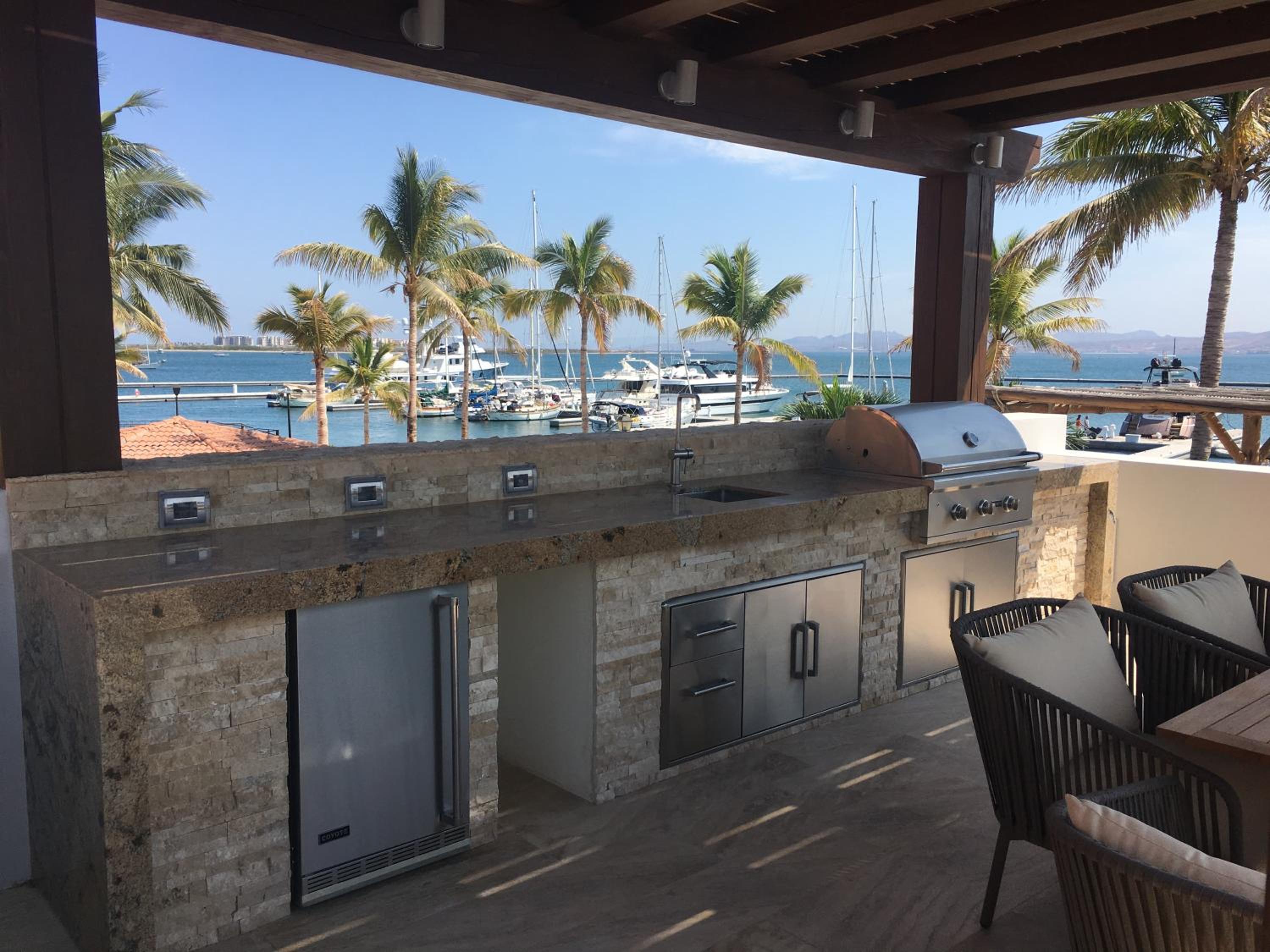Apartment with Sea View - Photo 13
