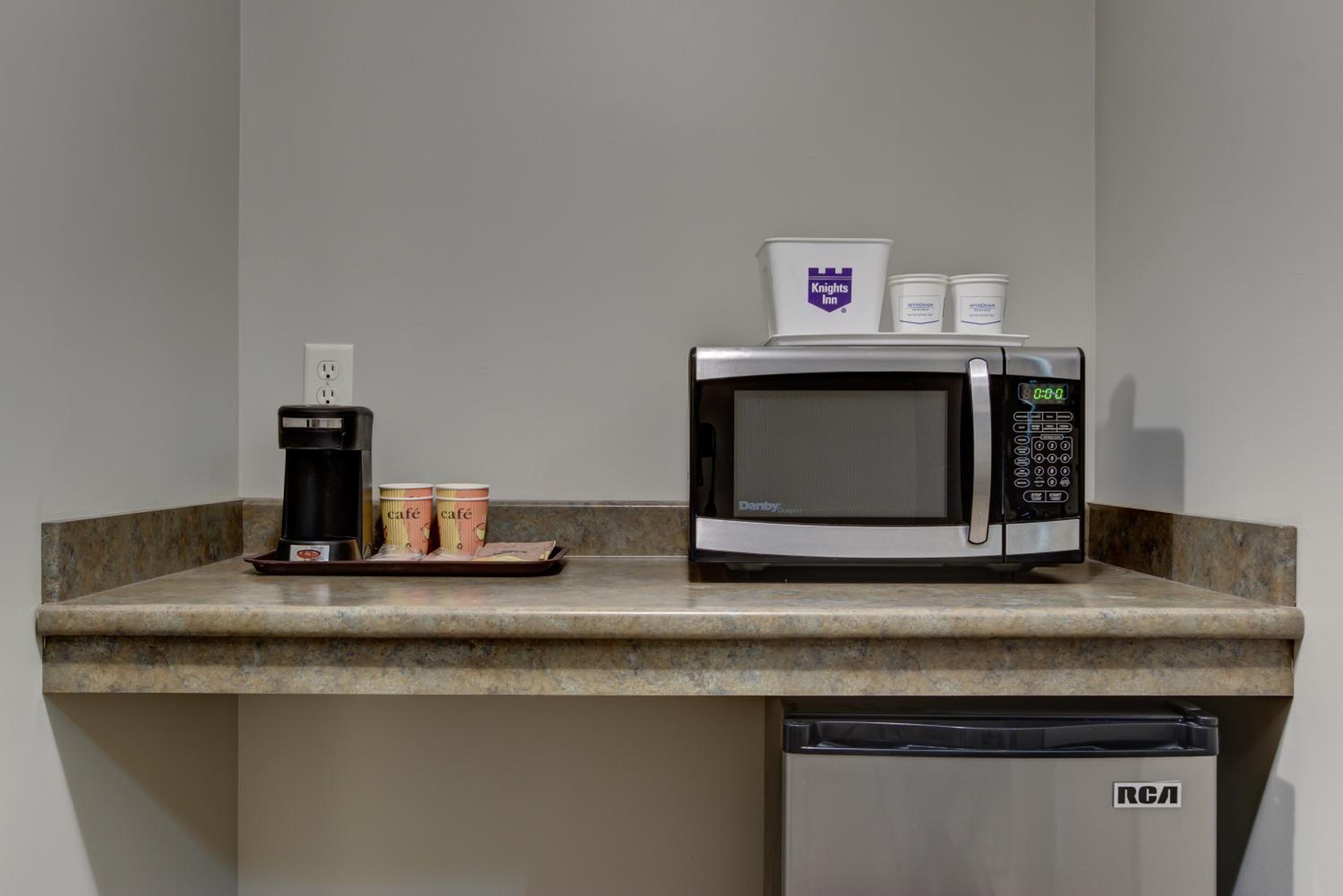 King Room- Non-Smoking - Photo 10
