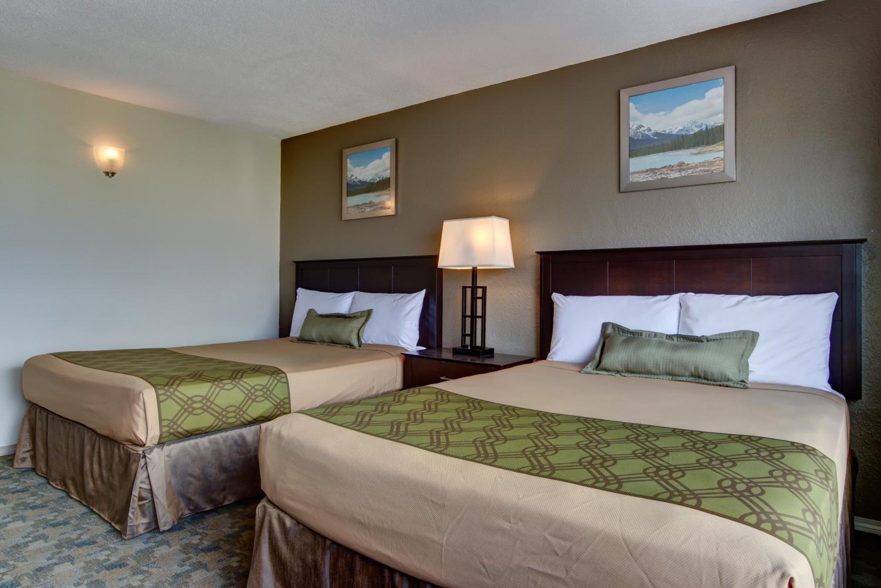 Queen Room with Two Queen Beds - Non-Smoking - Photo 13